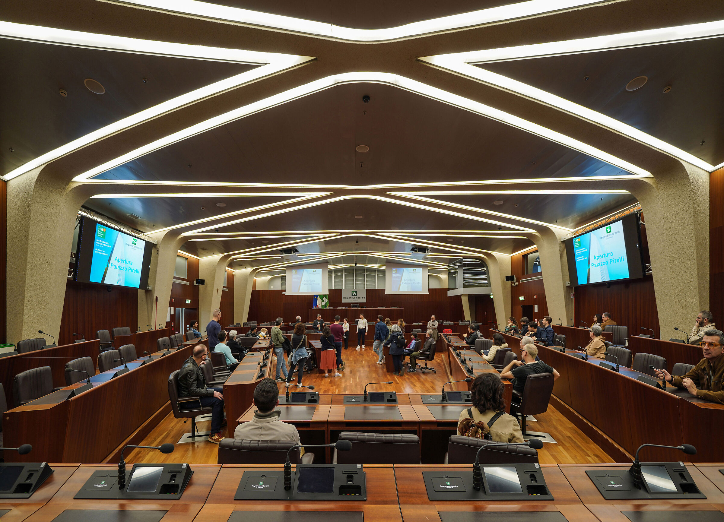 Pirelli skyscraper - Council Chamber
