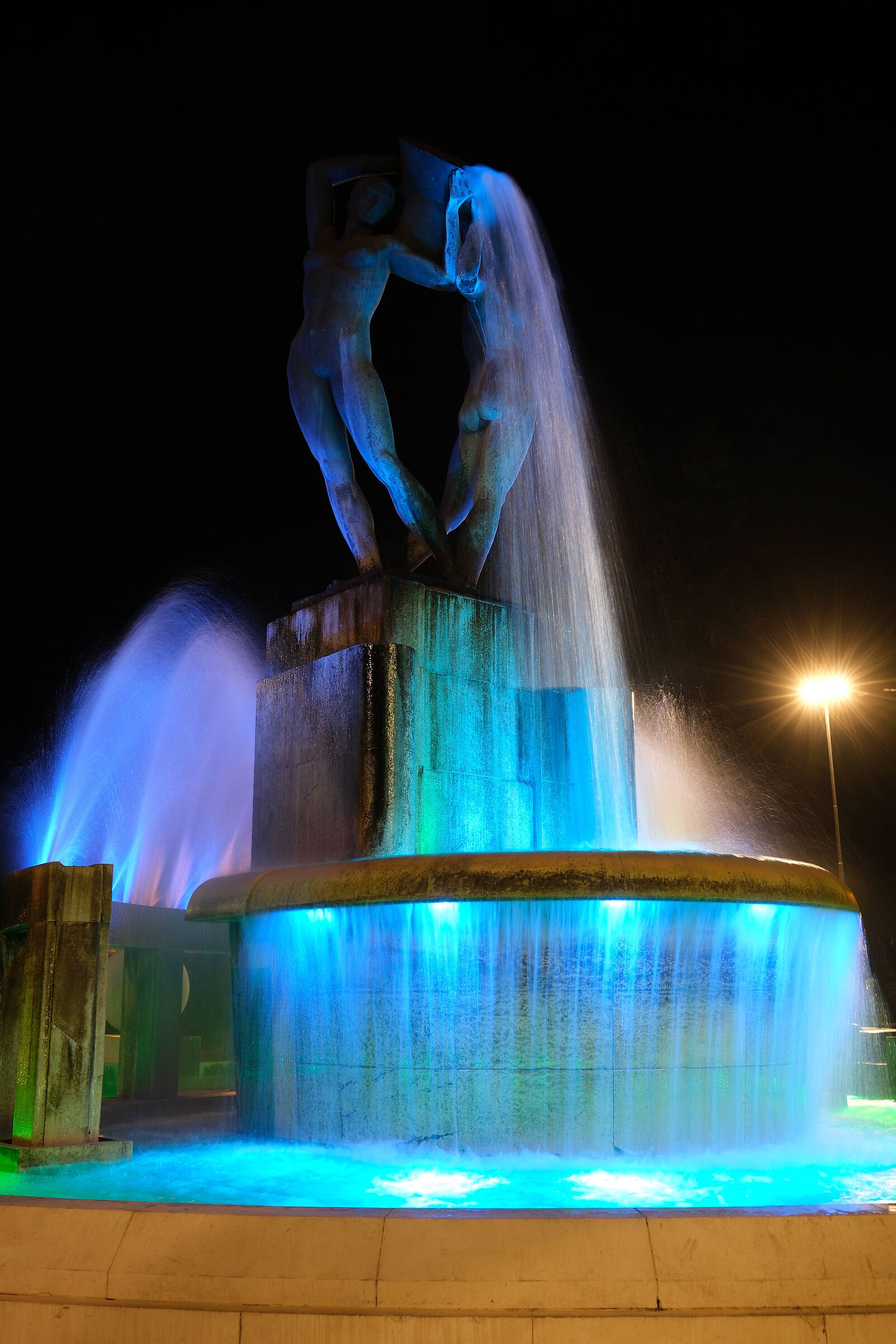 Luminous fountain