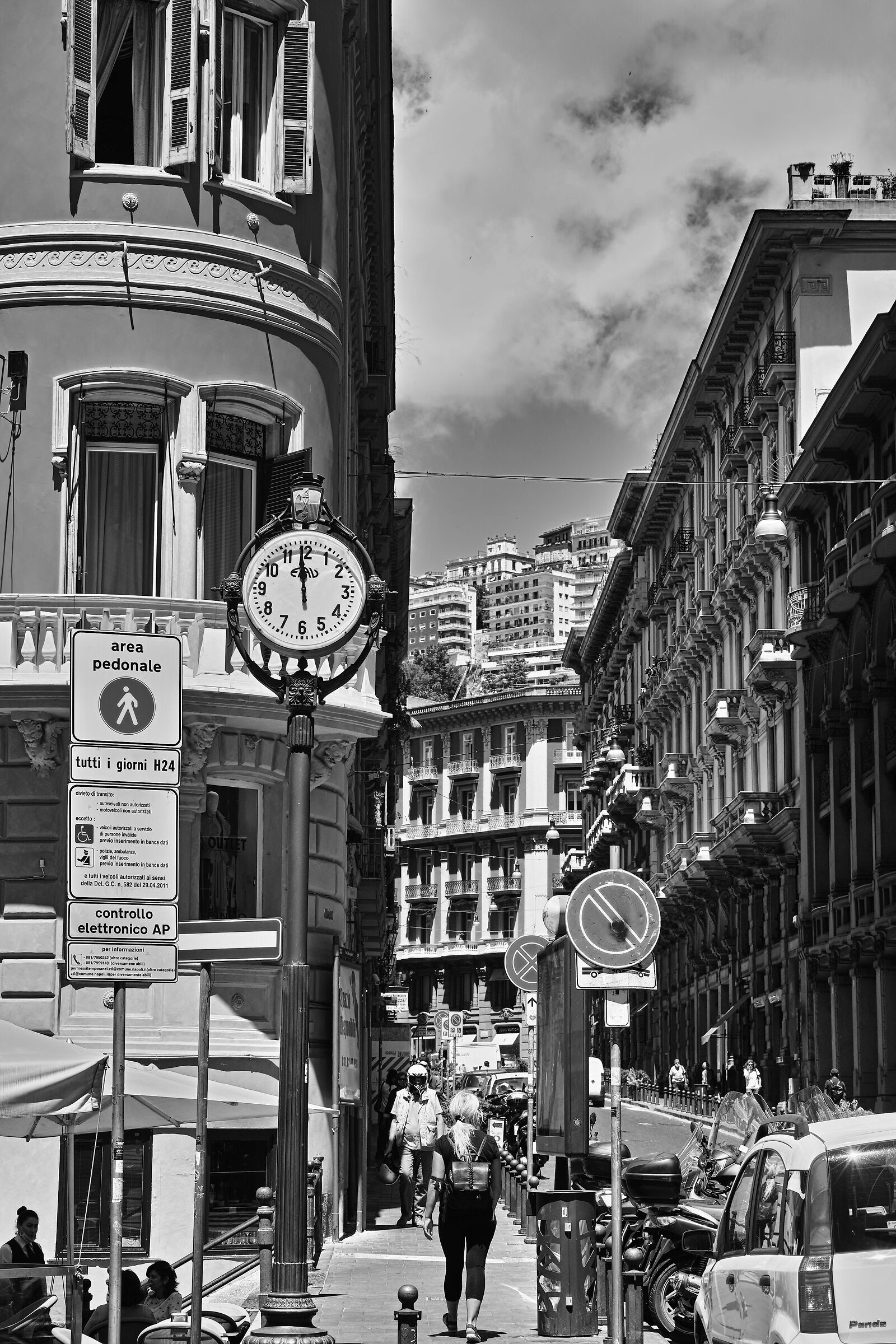 Napoli via Filangieri