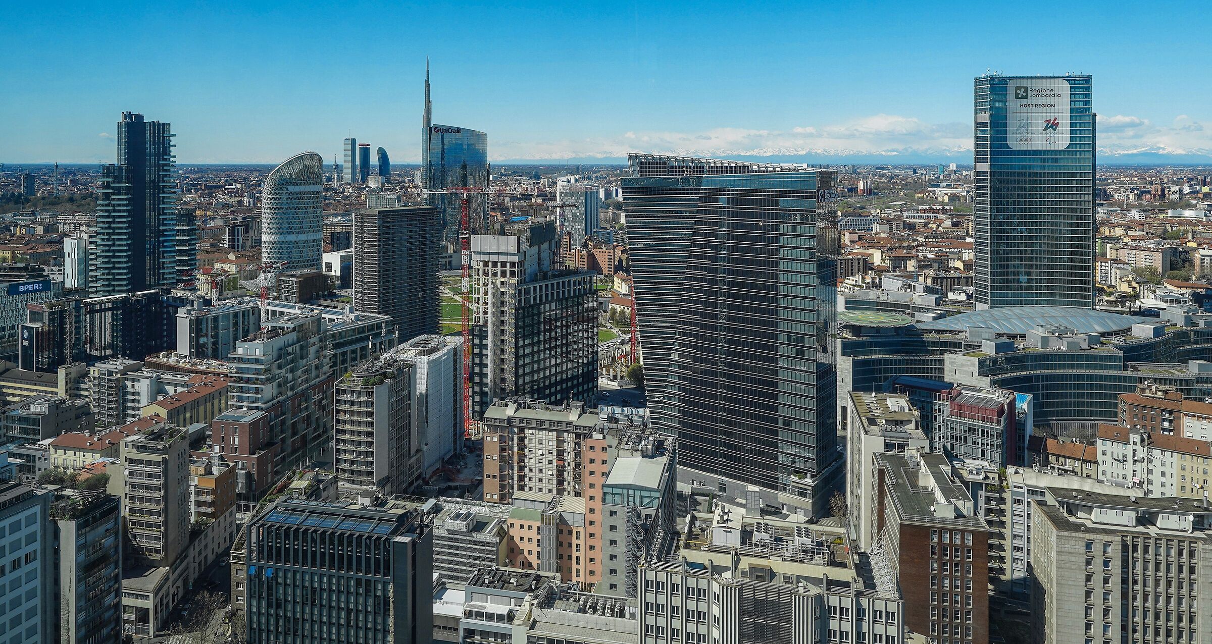 Panorama from the Belvedere Enzo Jannacci of the "Pirellone"