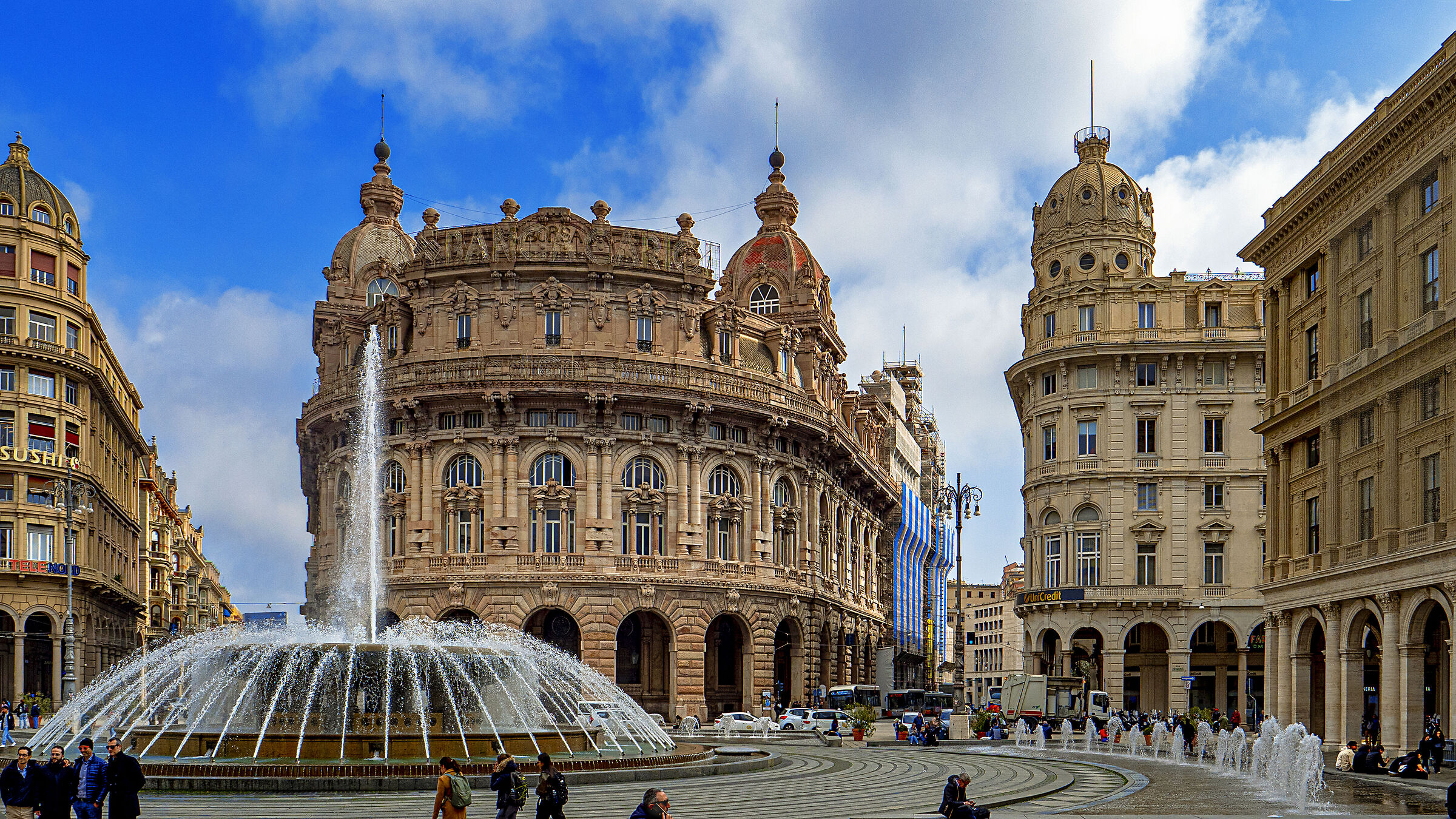 Piazza De Ferrari davanti al Palazzo della Borsa - GE