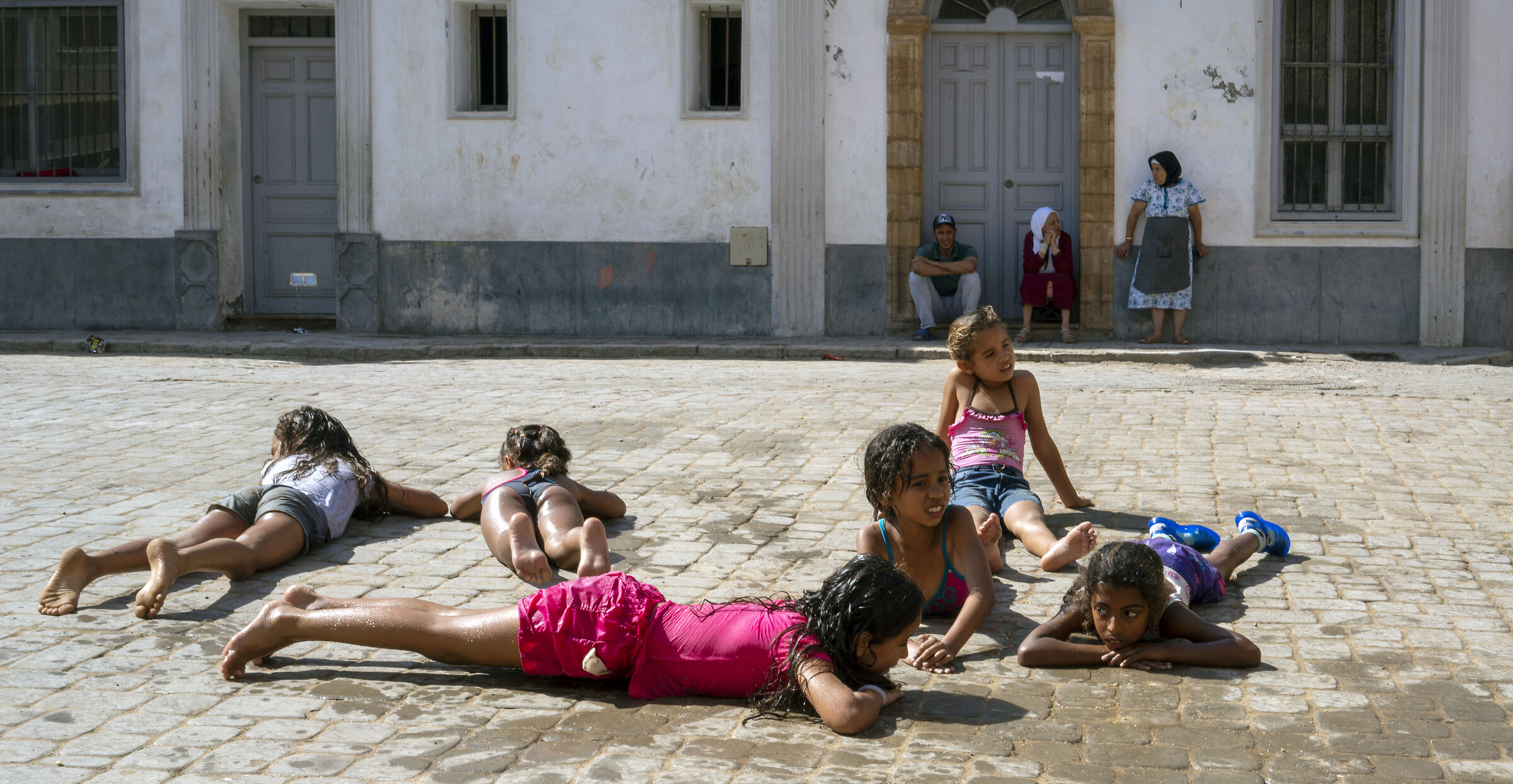 El Jadida, Marocco. Al sole dopo il bagno nell'oceano