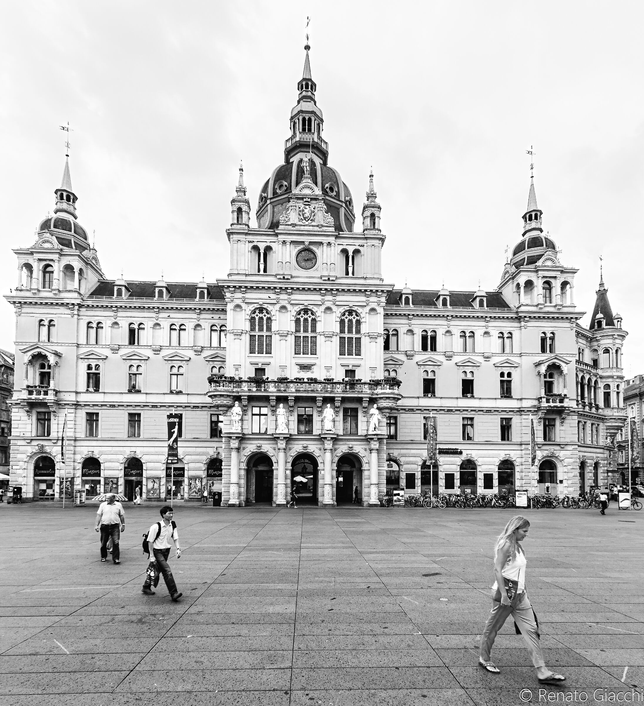 Rathaus B/W