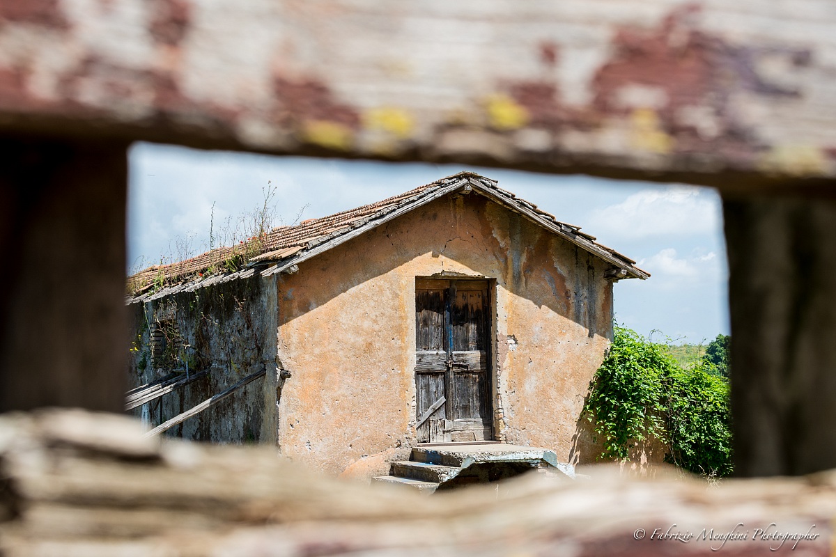 Seeing through small hole