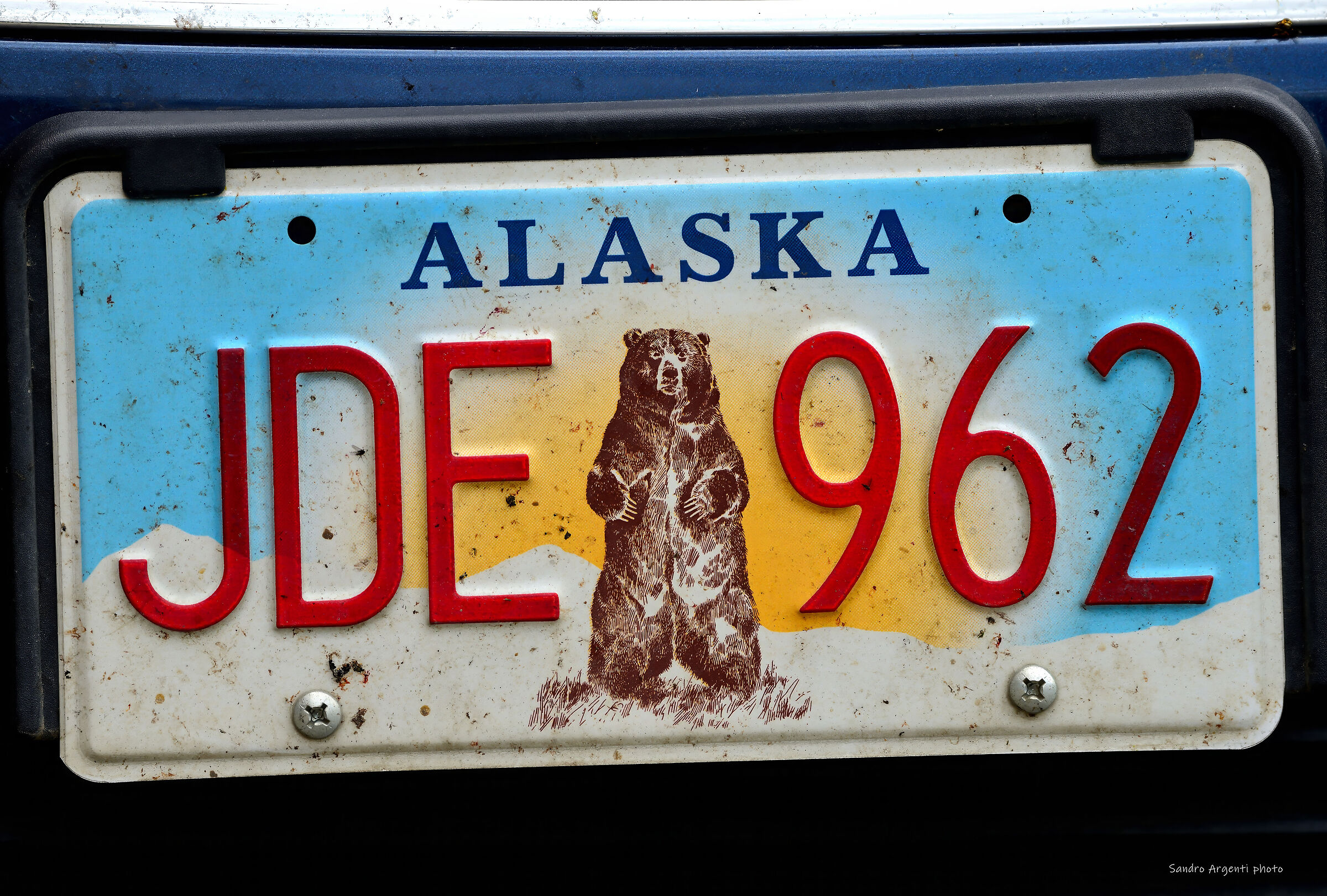 Particolari di una targa dell'Alaska.