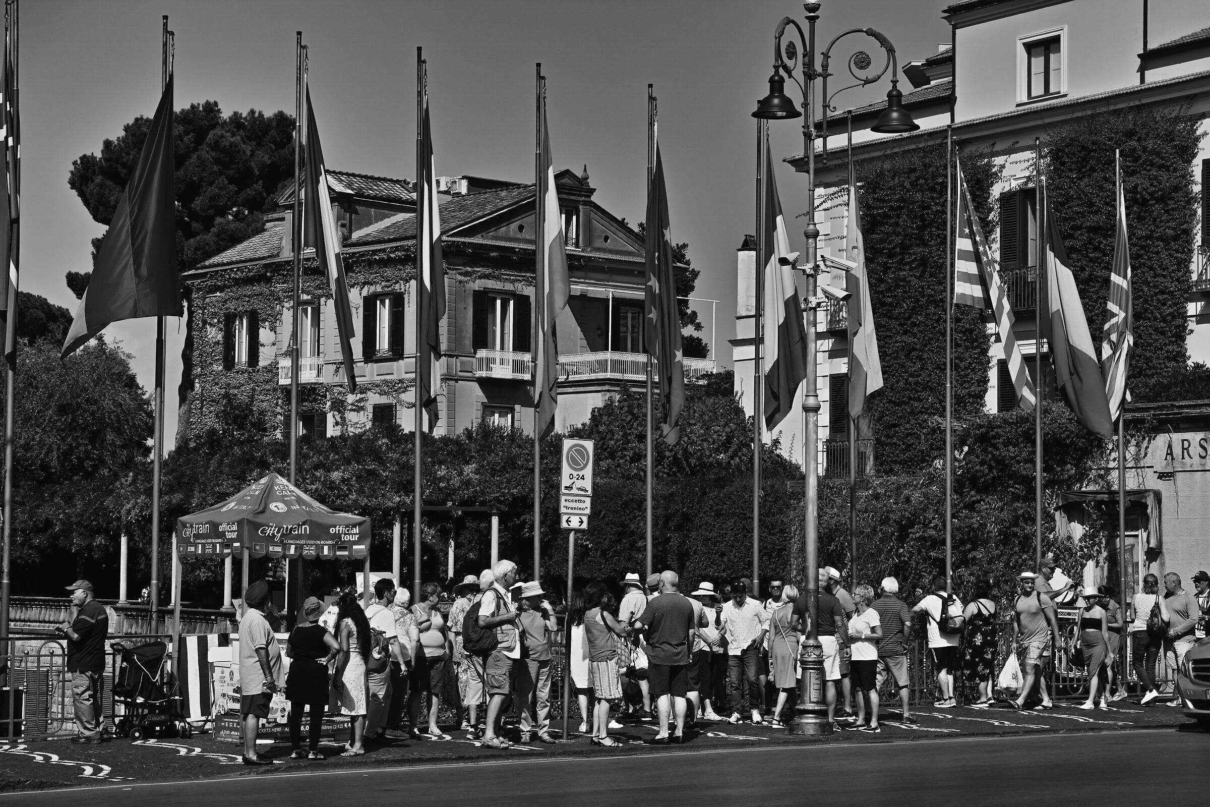 Sorrento-Rappresentanza moltitudine nazioni