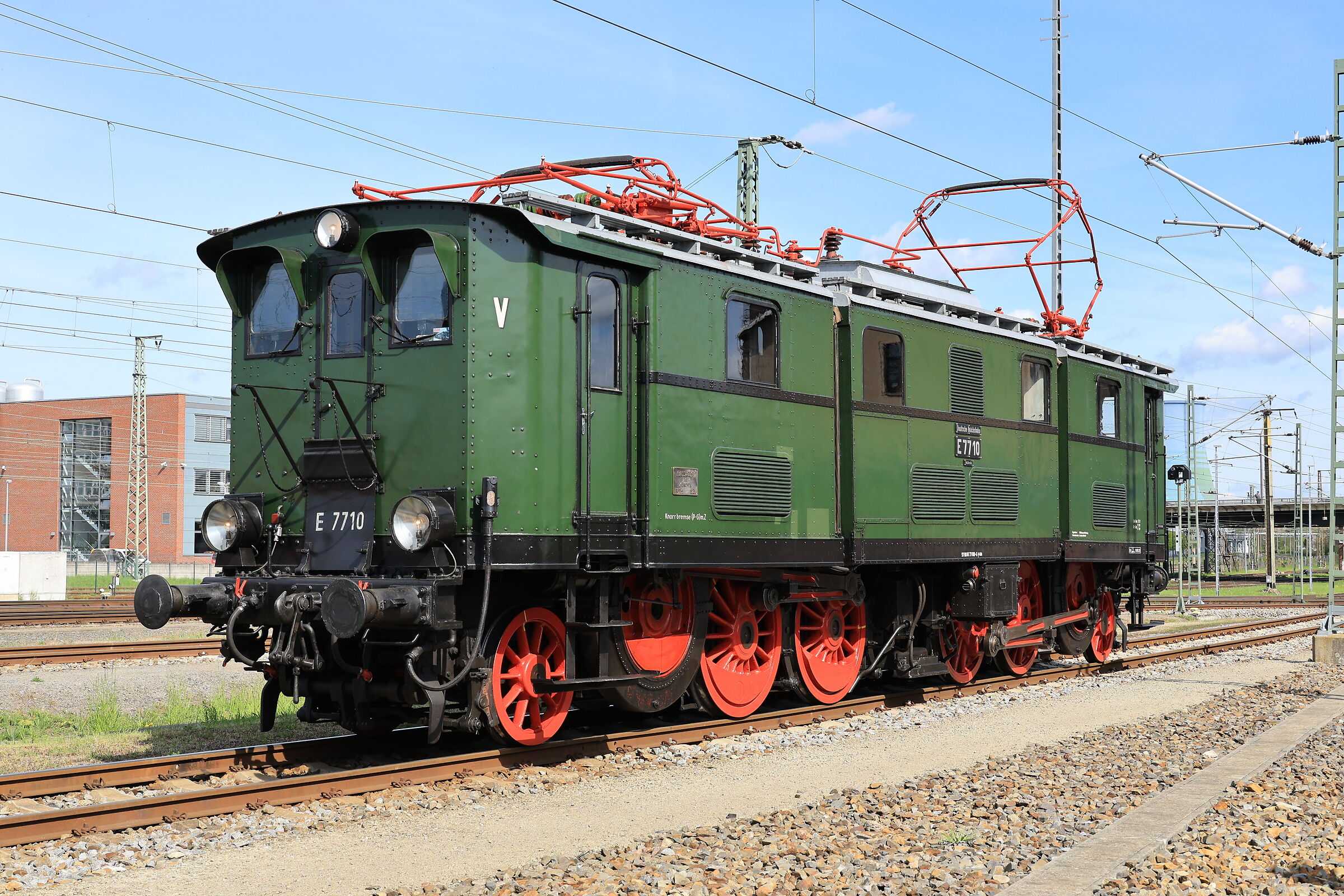 DR E 7710