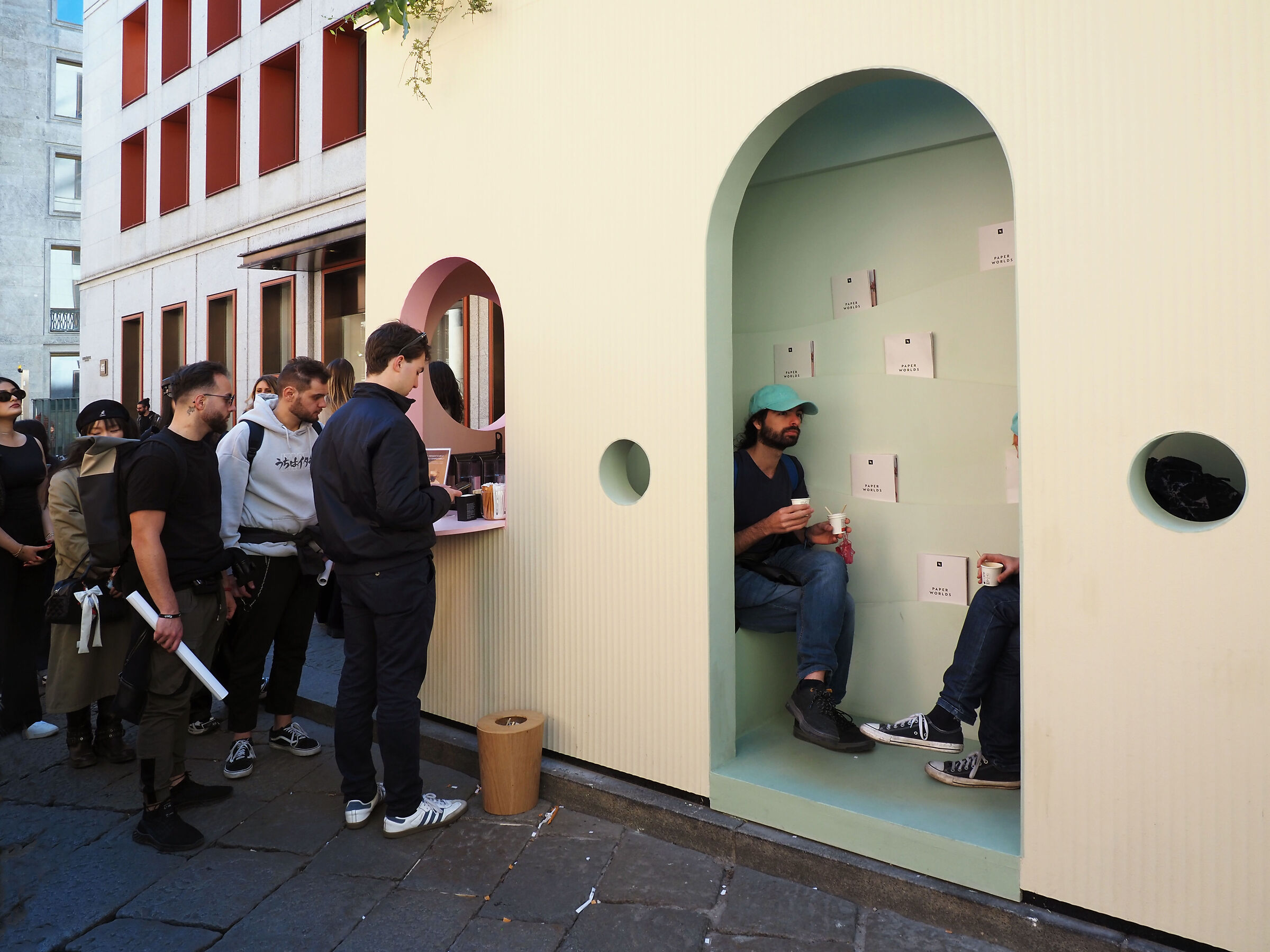 pausa caffè al fuori salone (MI)