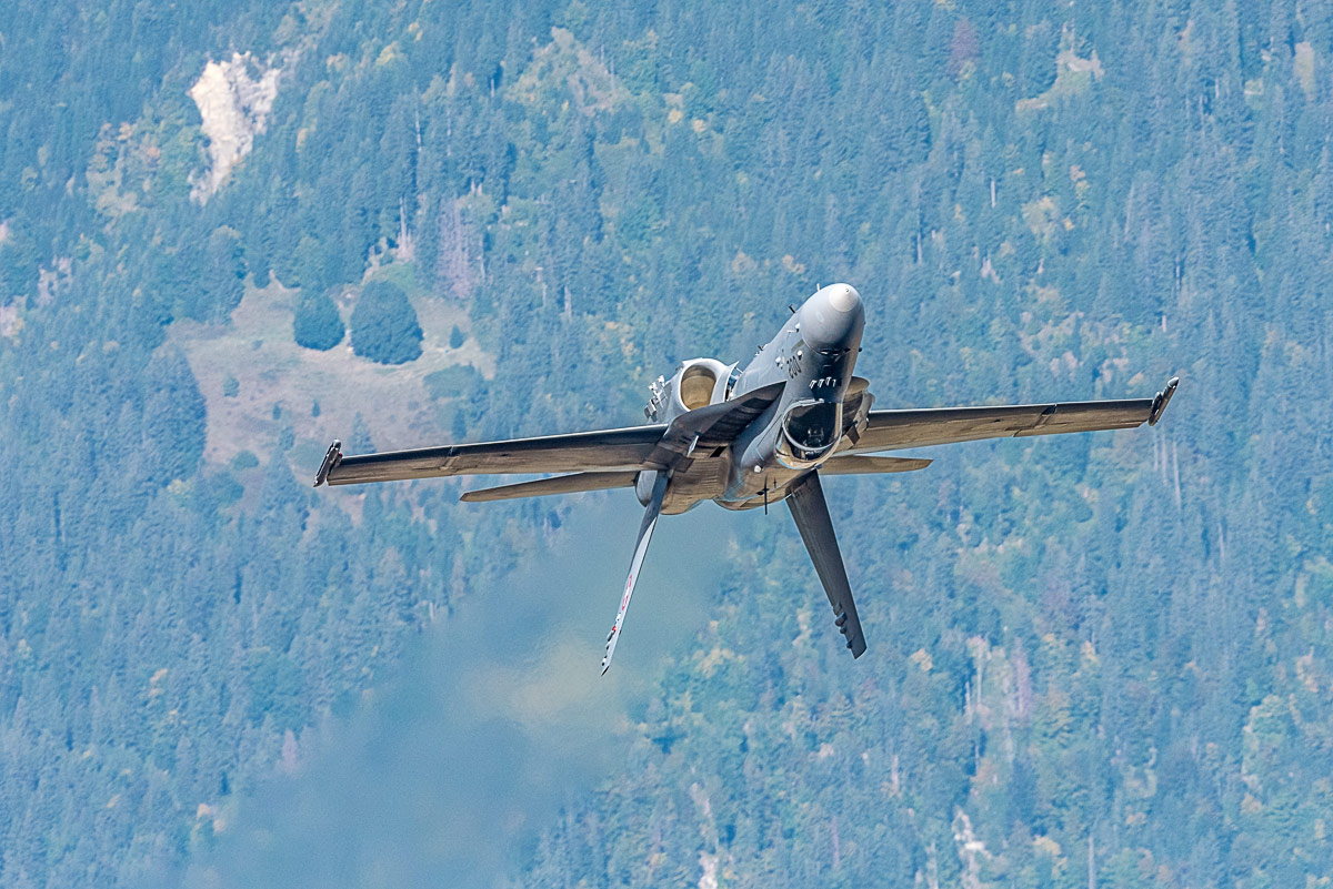 F 18 in volo rovescio verso il Wildgarst