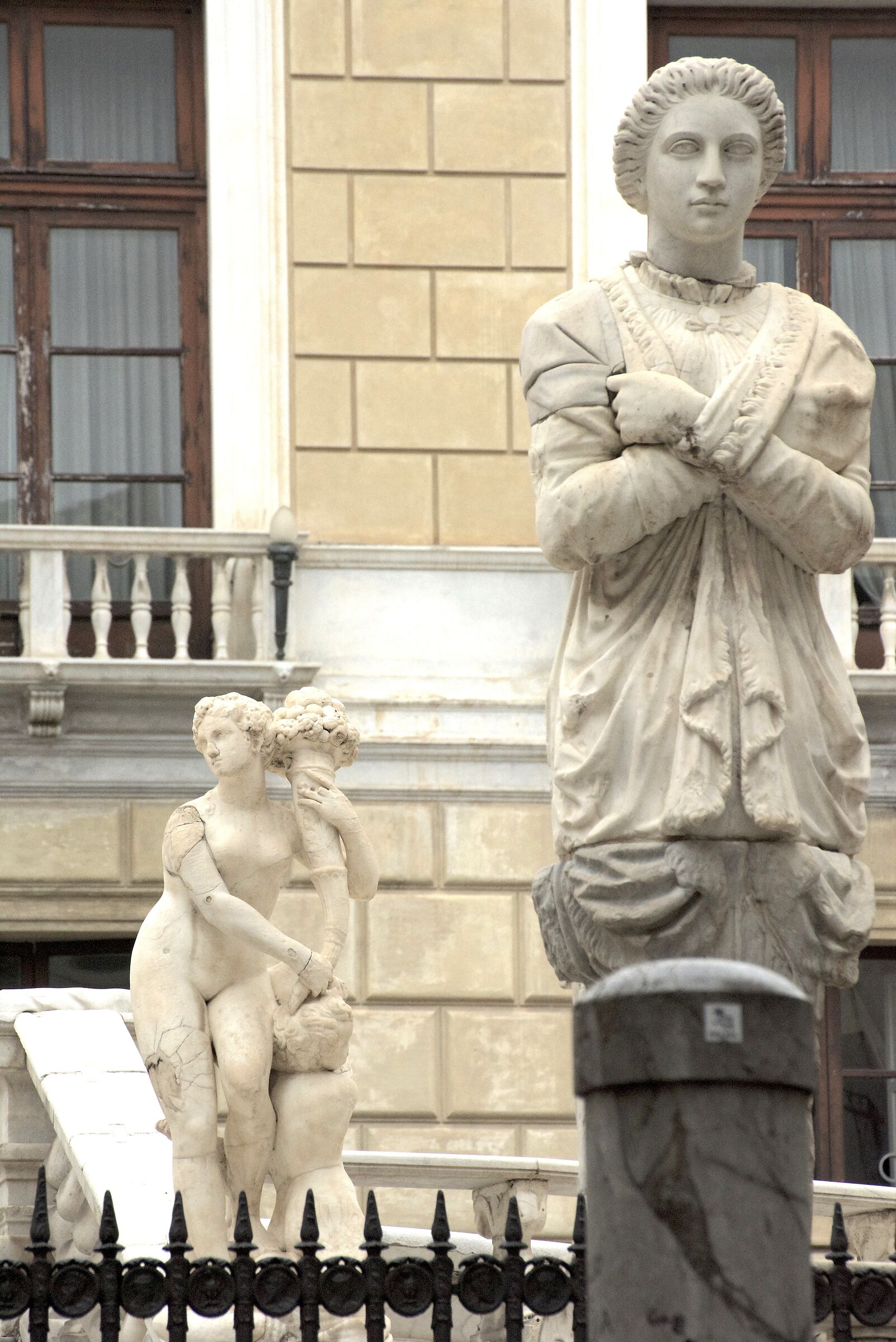 PIAZZA PRETORIA - FOUNTAIN