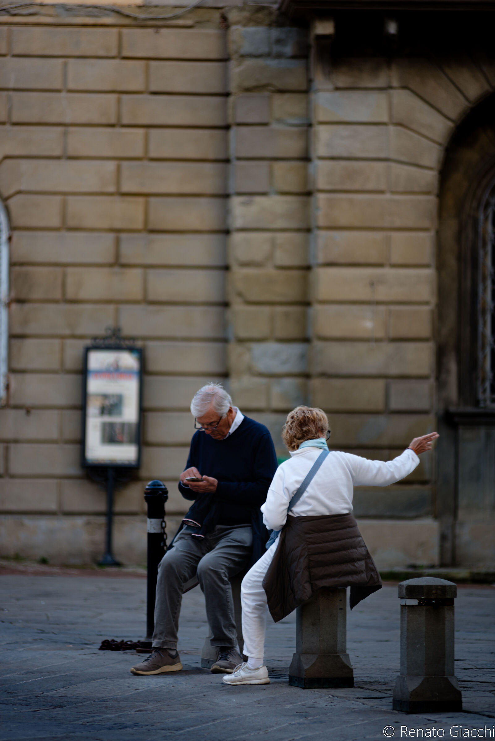 Forse.. dobbiamo andare di la..