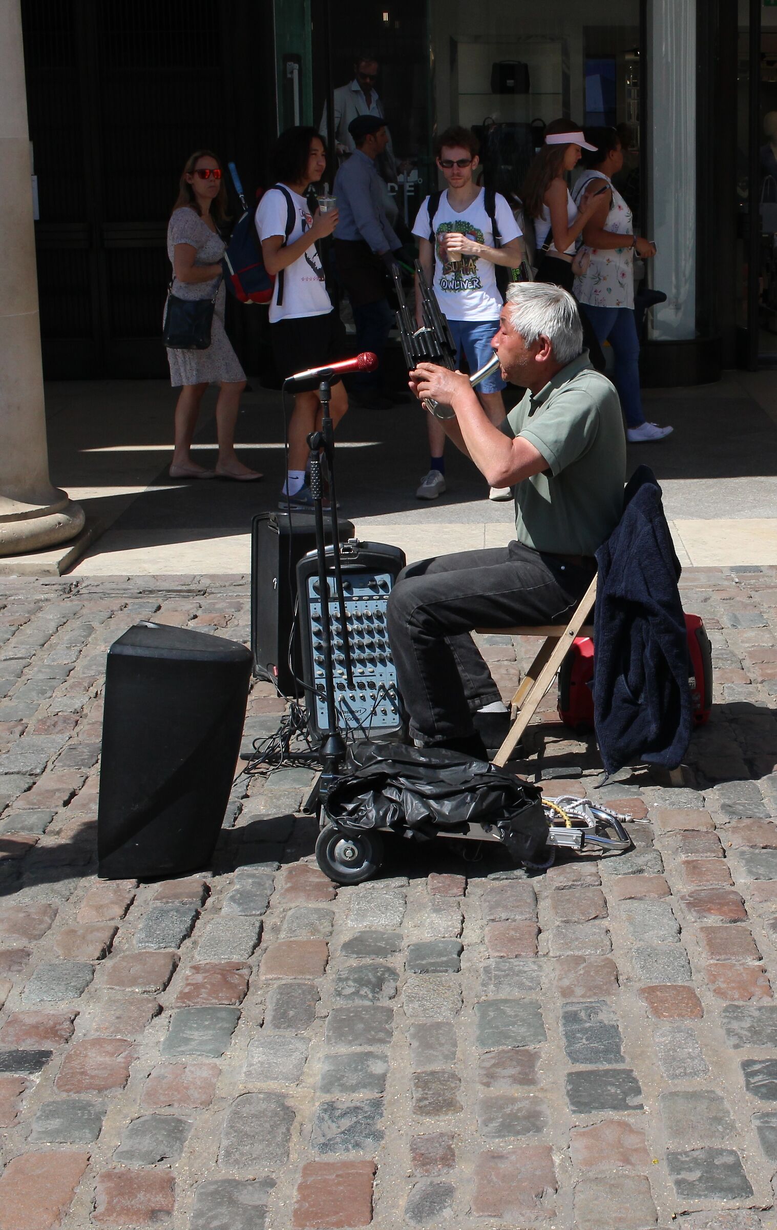 Artista di strada ad Apple Market Londra