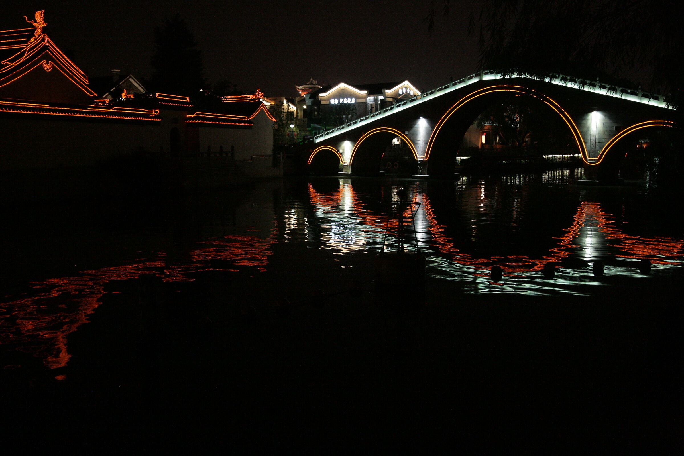 Suzhou, Gusu, ponte illuminato