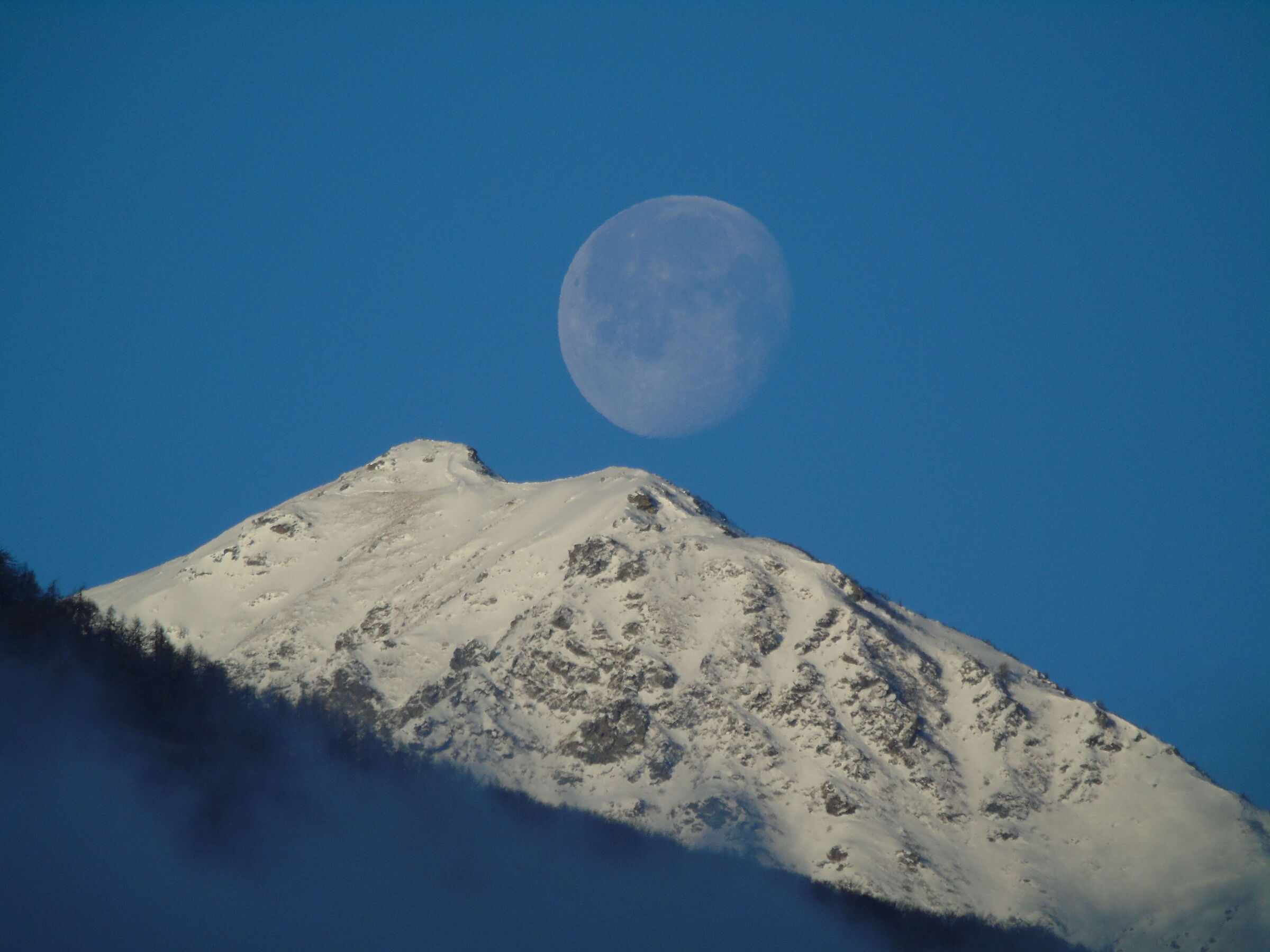 Moon over Gran Truc