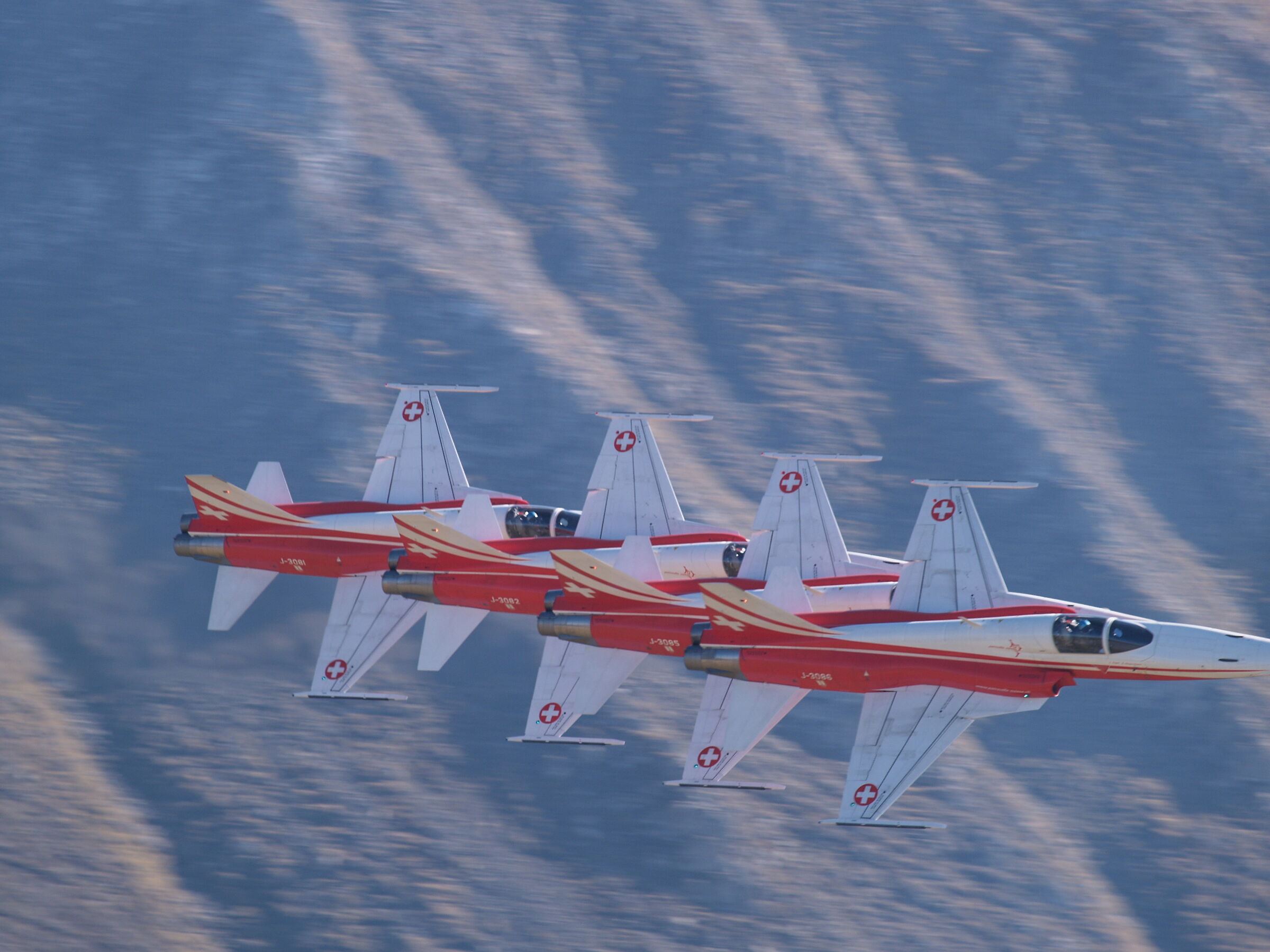 Everyone lined up... Patrouille Suisse