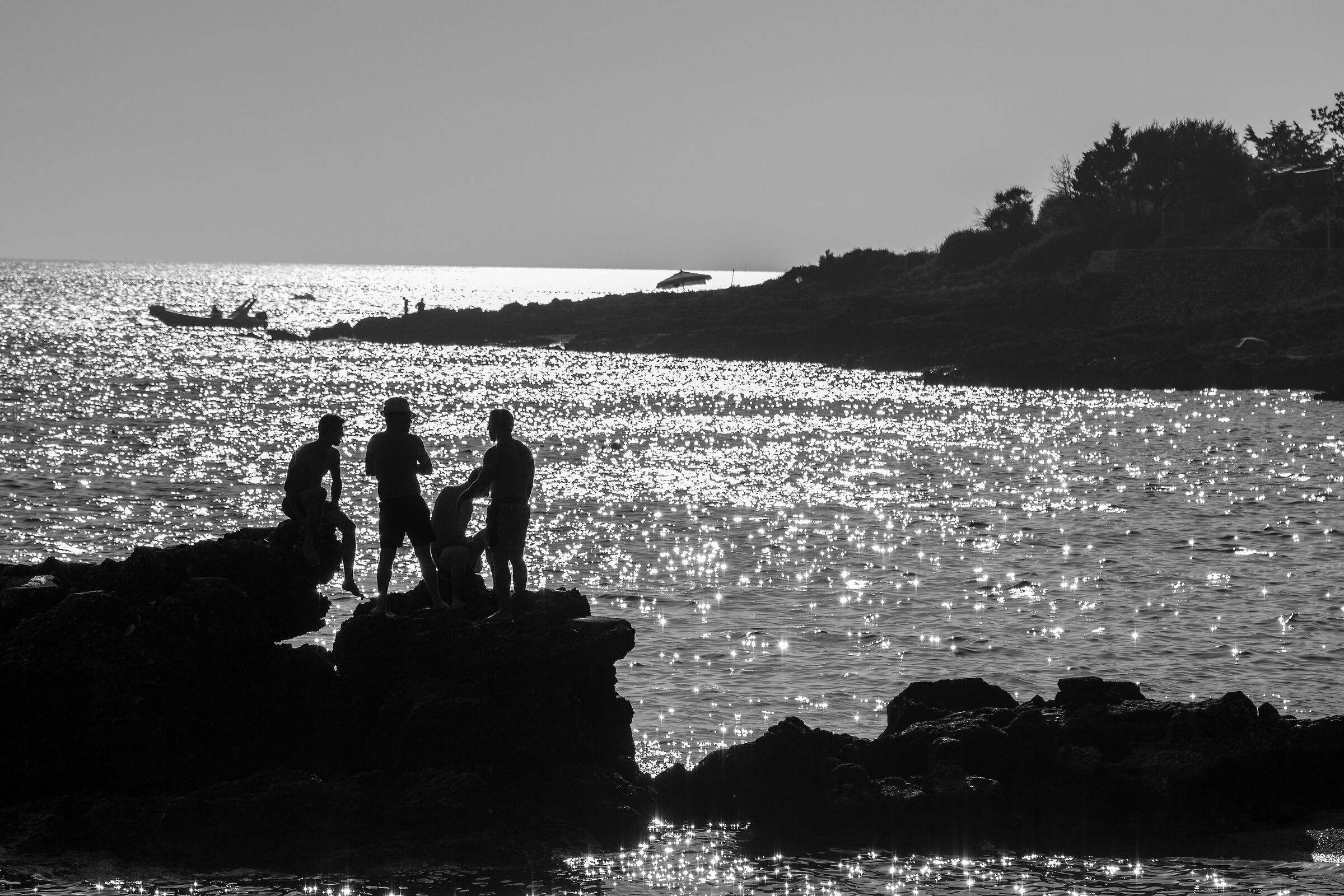 Backlight on the sea