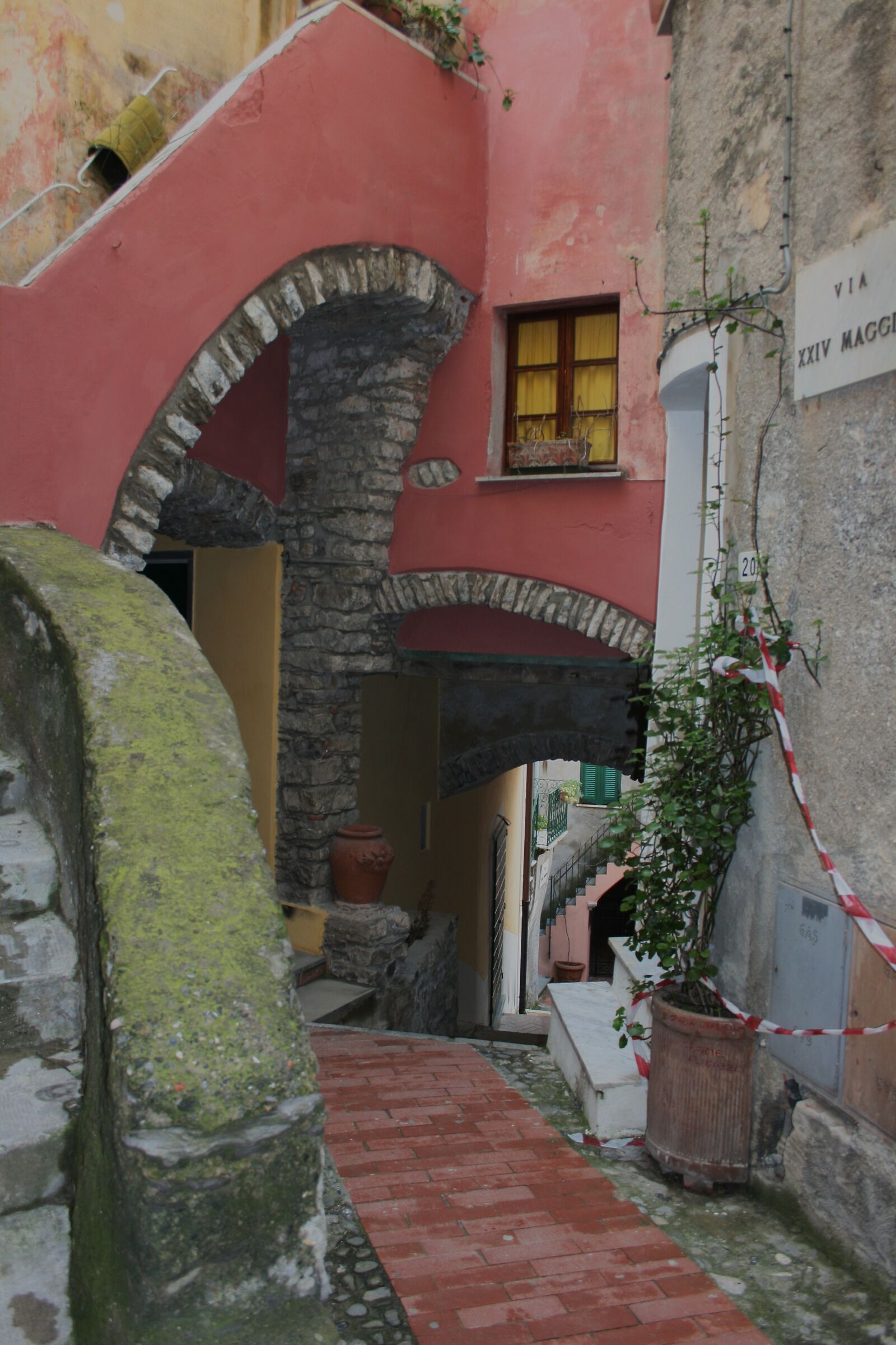 Tellaro, alley