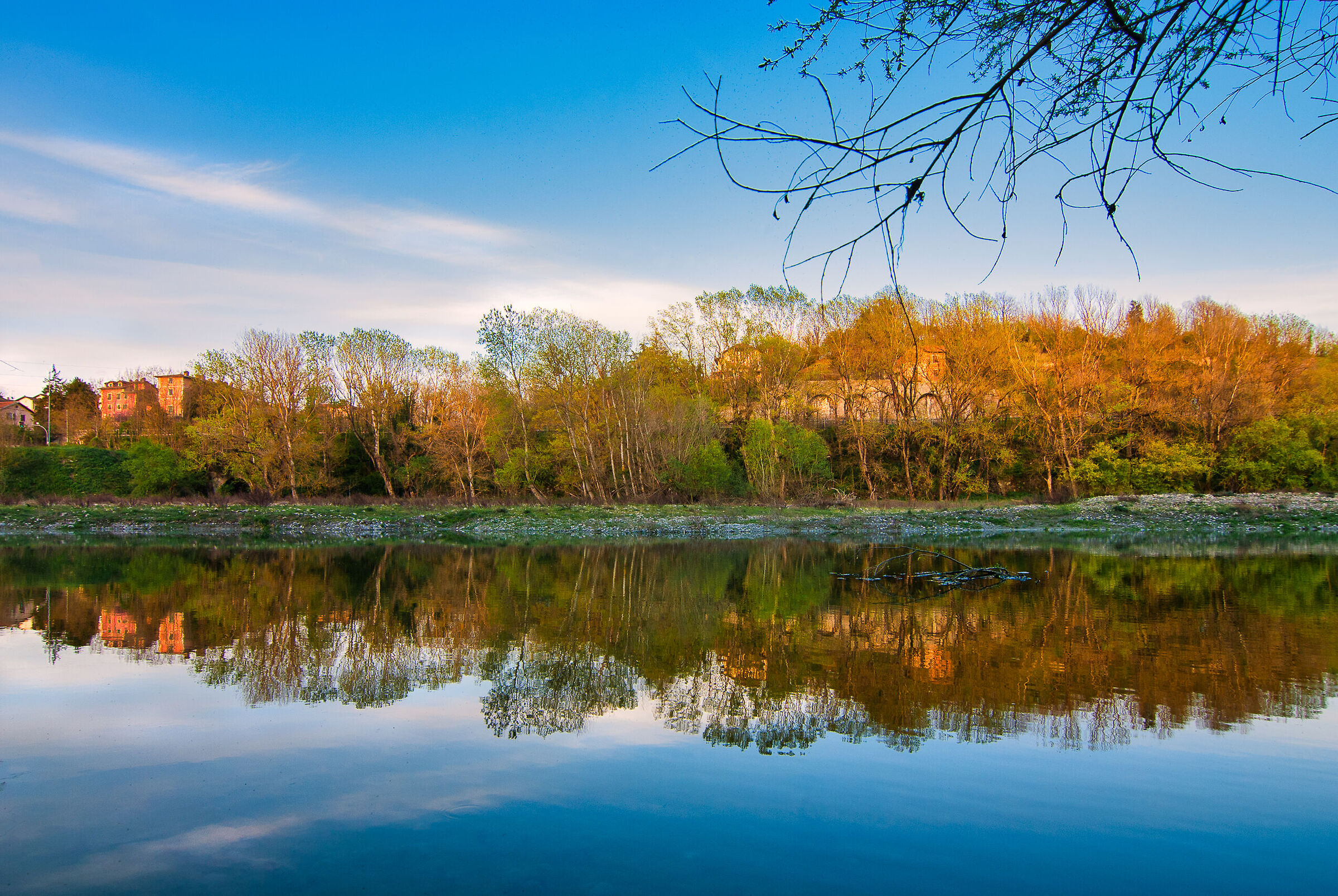 Arquata Scrivia (AL) riflessi sul fiume