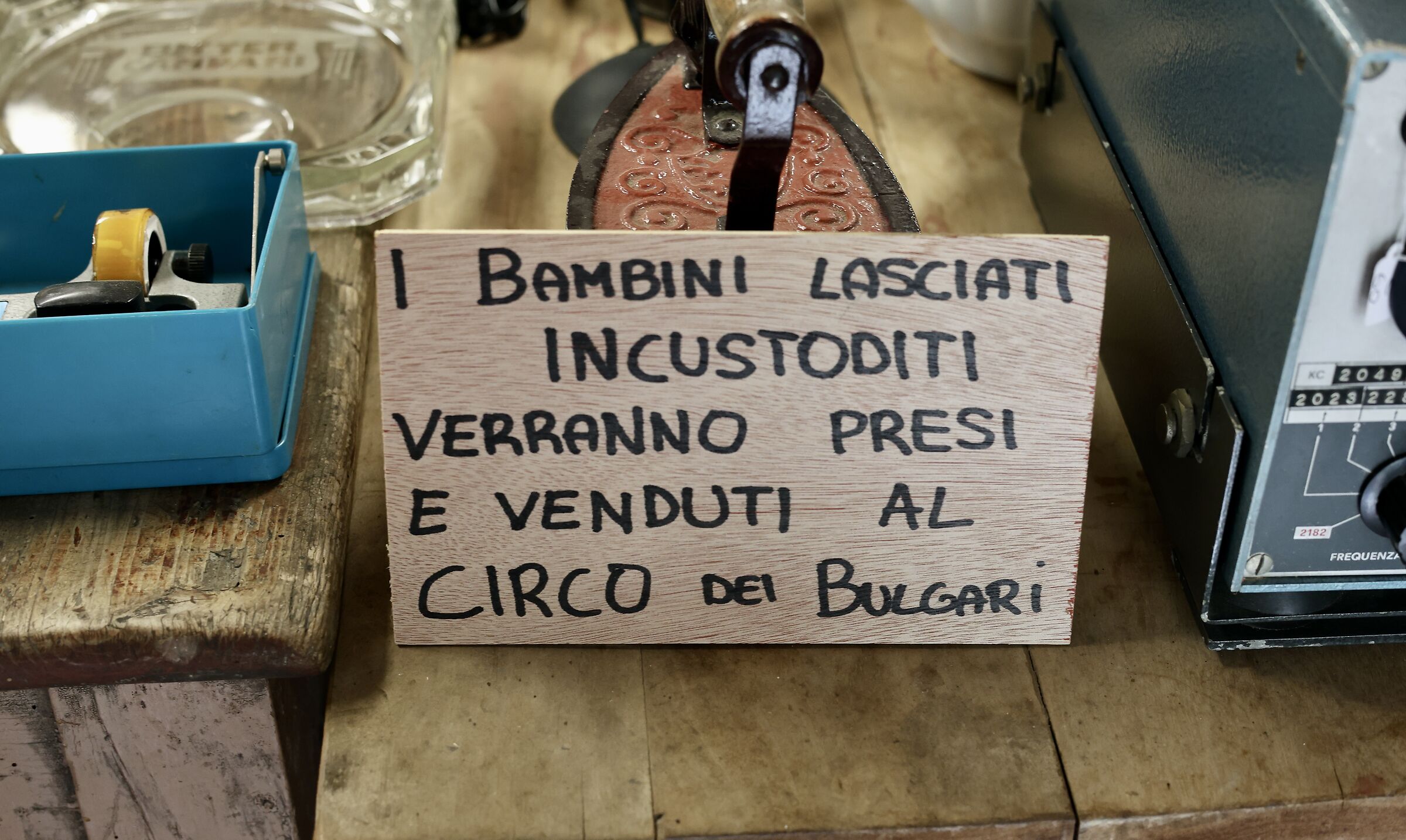 vetrina 2 l'avvertimento