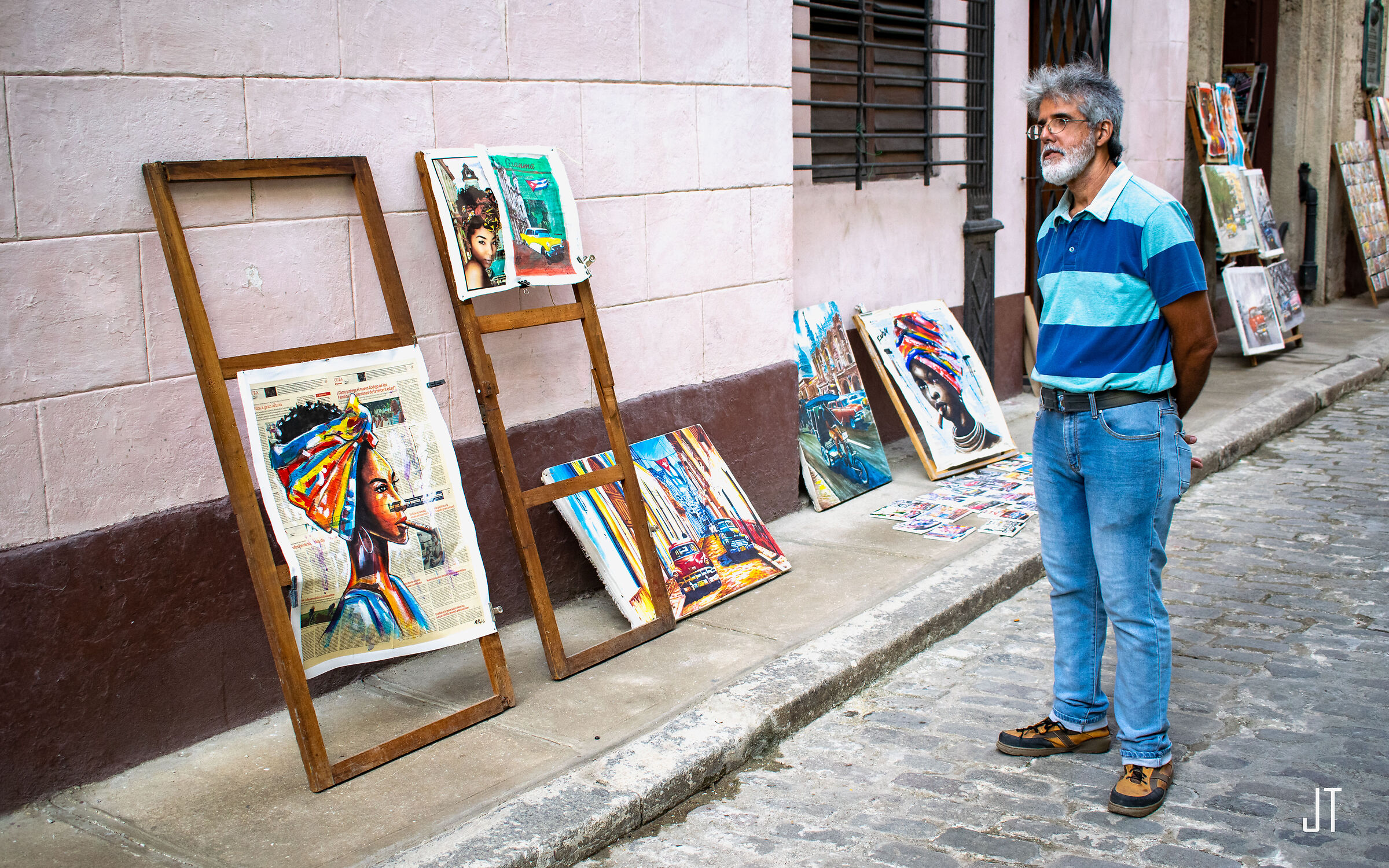 Il creatore che contempla la propria arte.