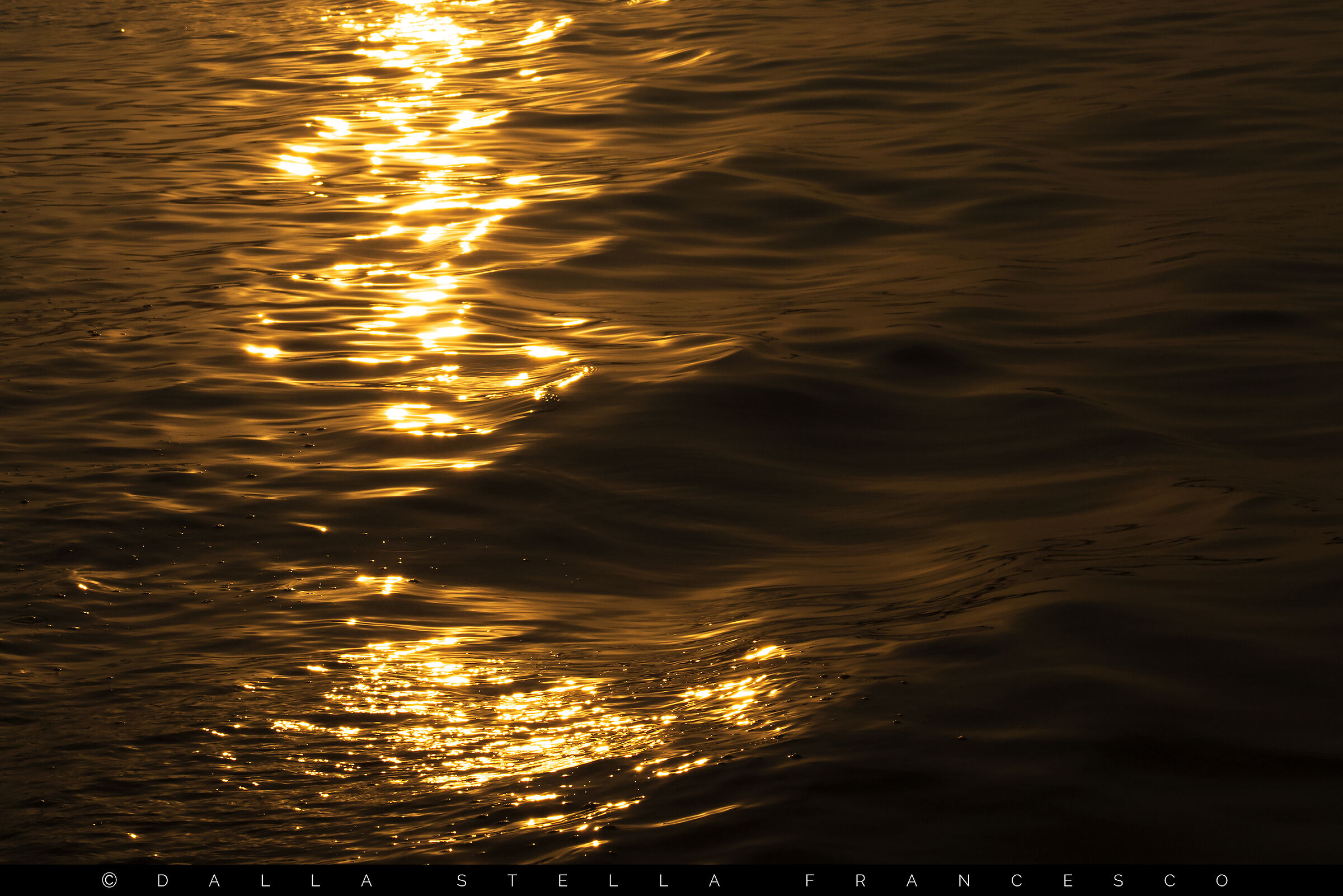 Special effects on the surface of the water