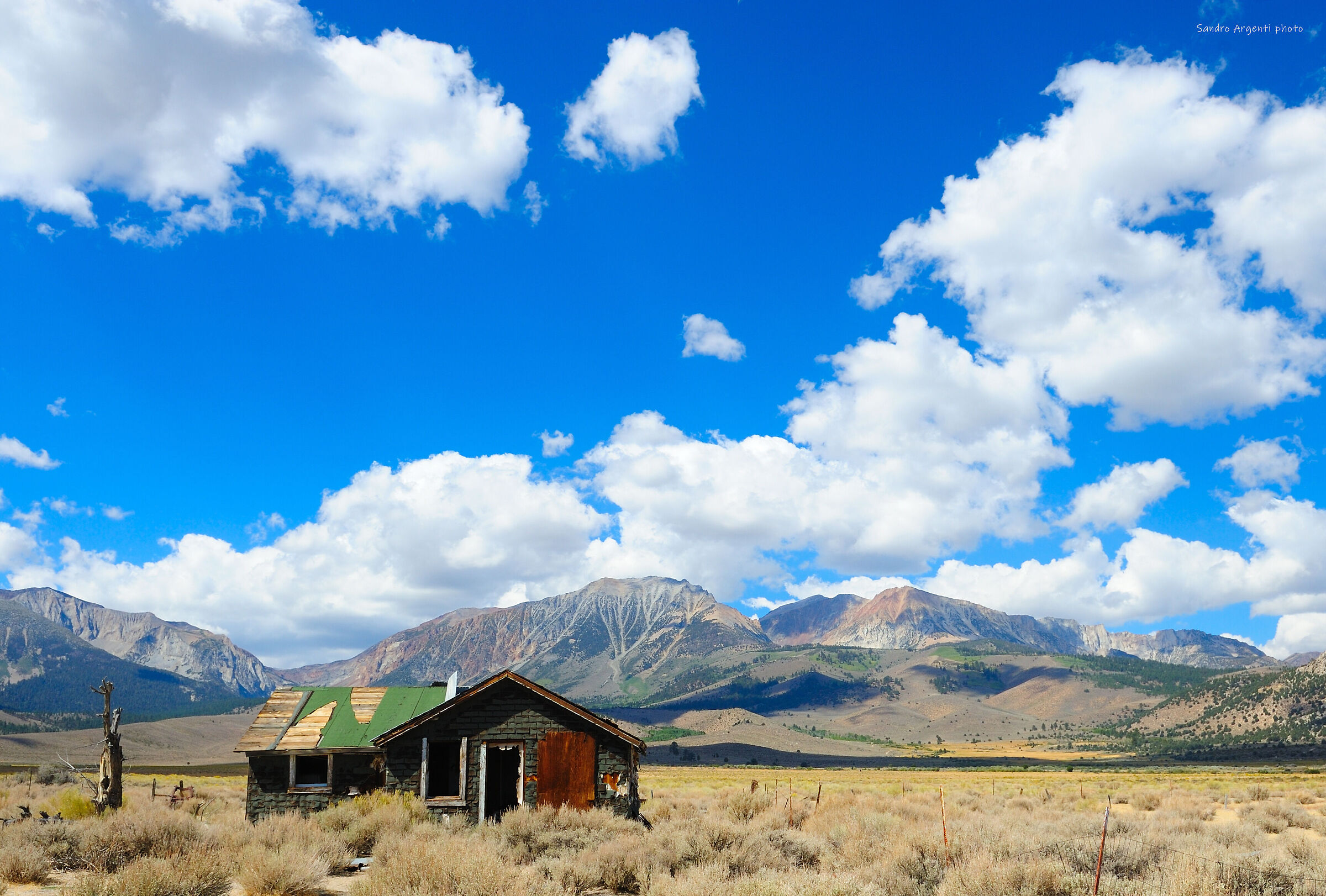 Casa abbandonata nel deserto del Nevada.