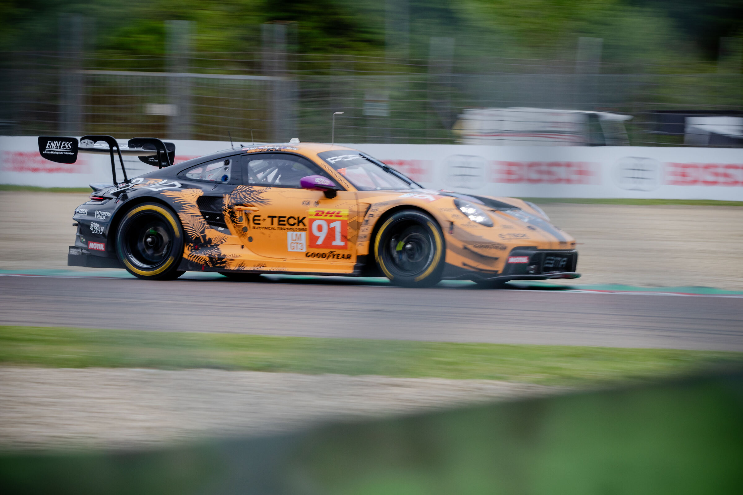 Porsche Manthey Panning shot