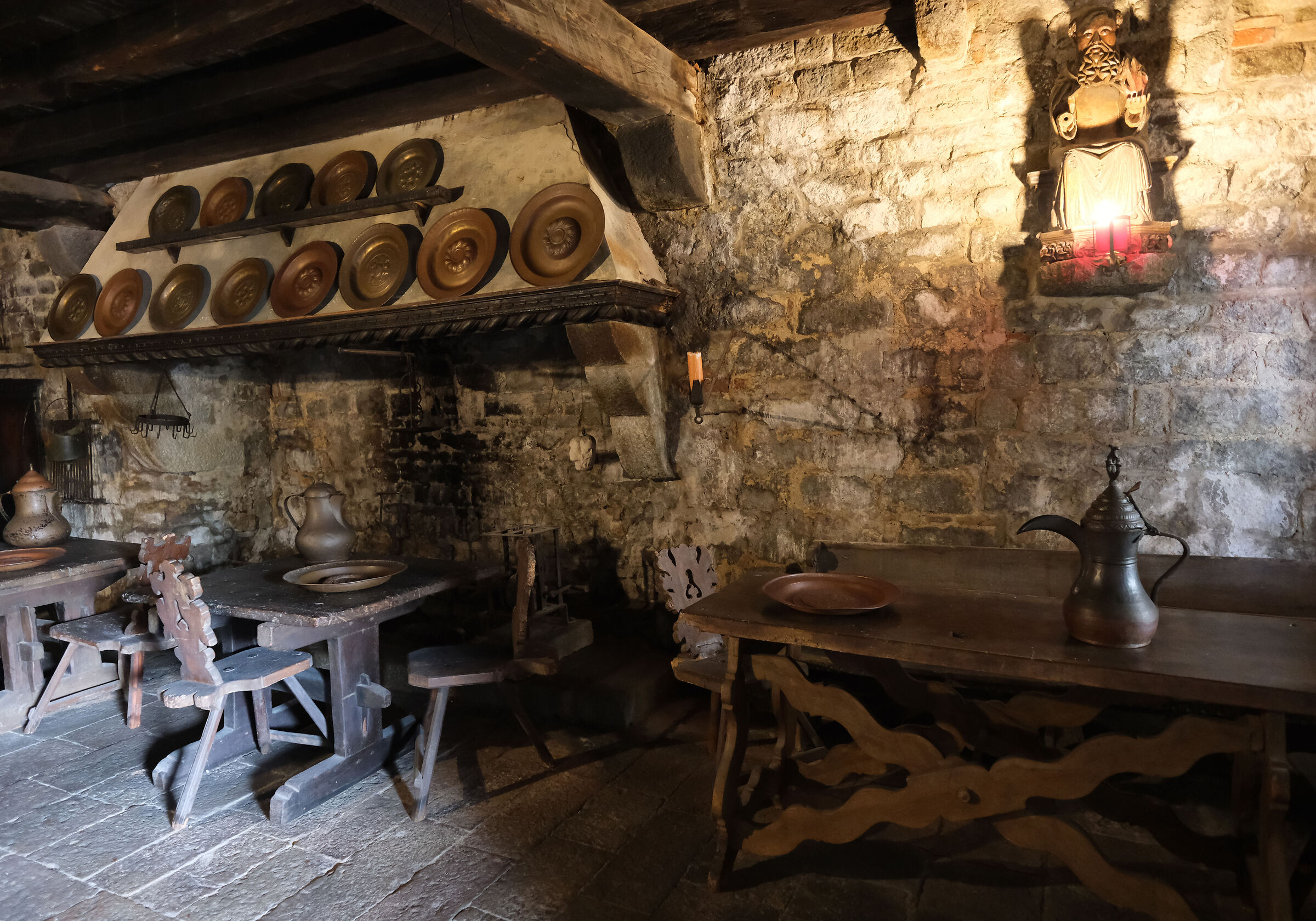 Medieval kitchens