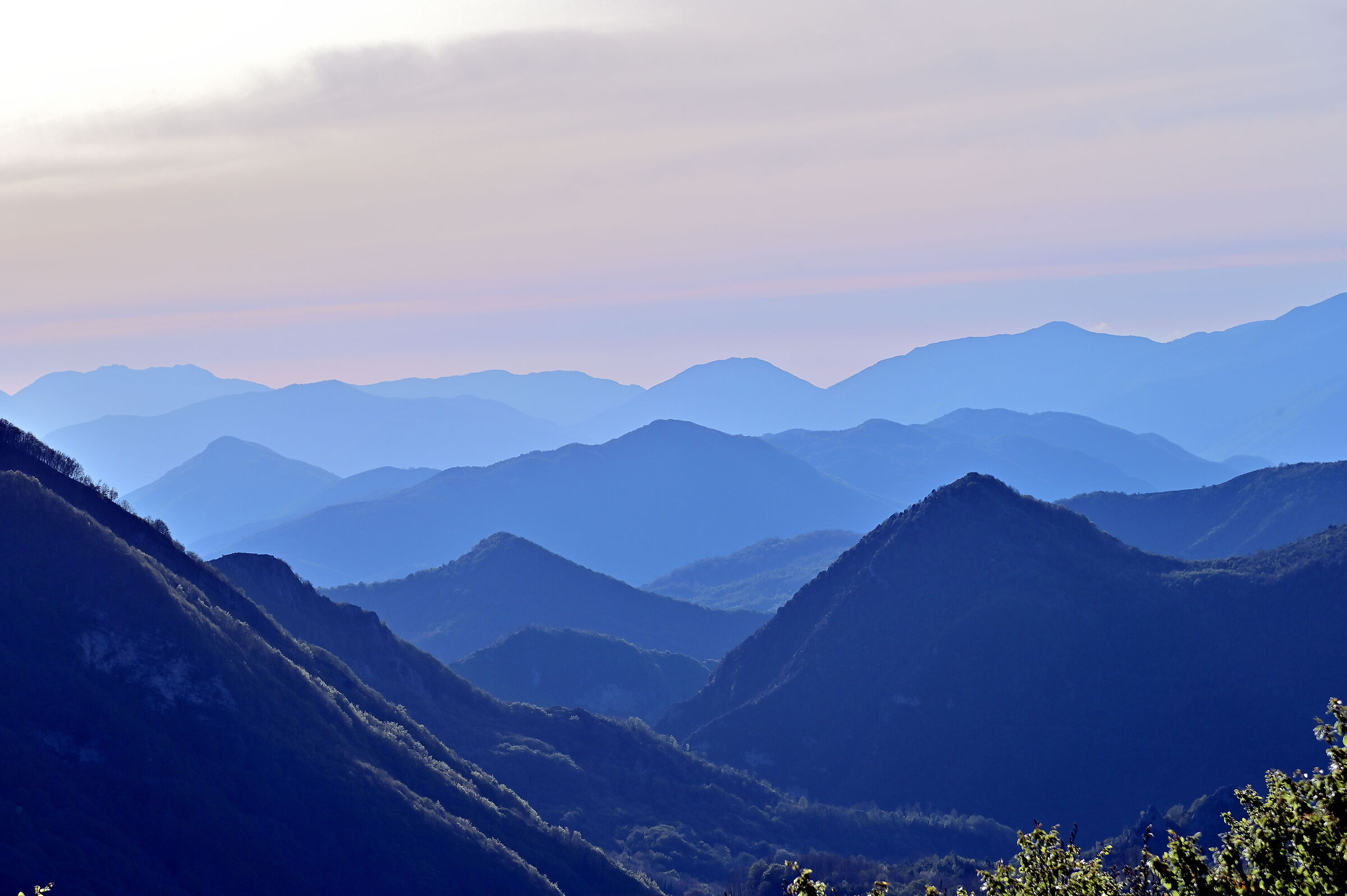 Come onde impetuose. In un mare di roccia.