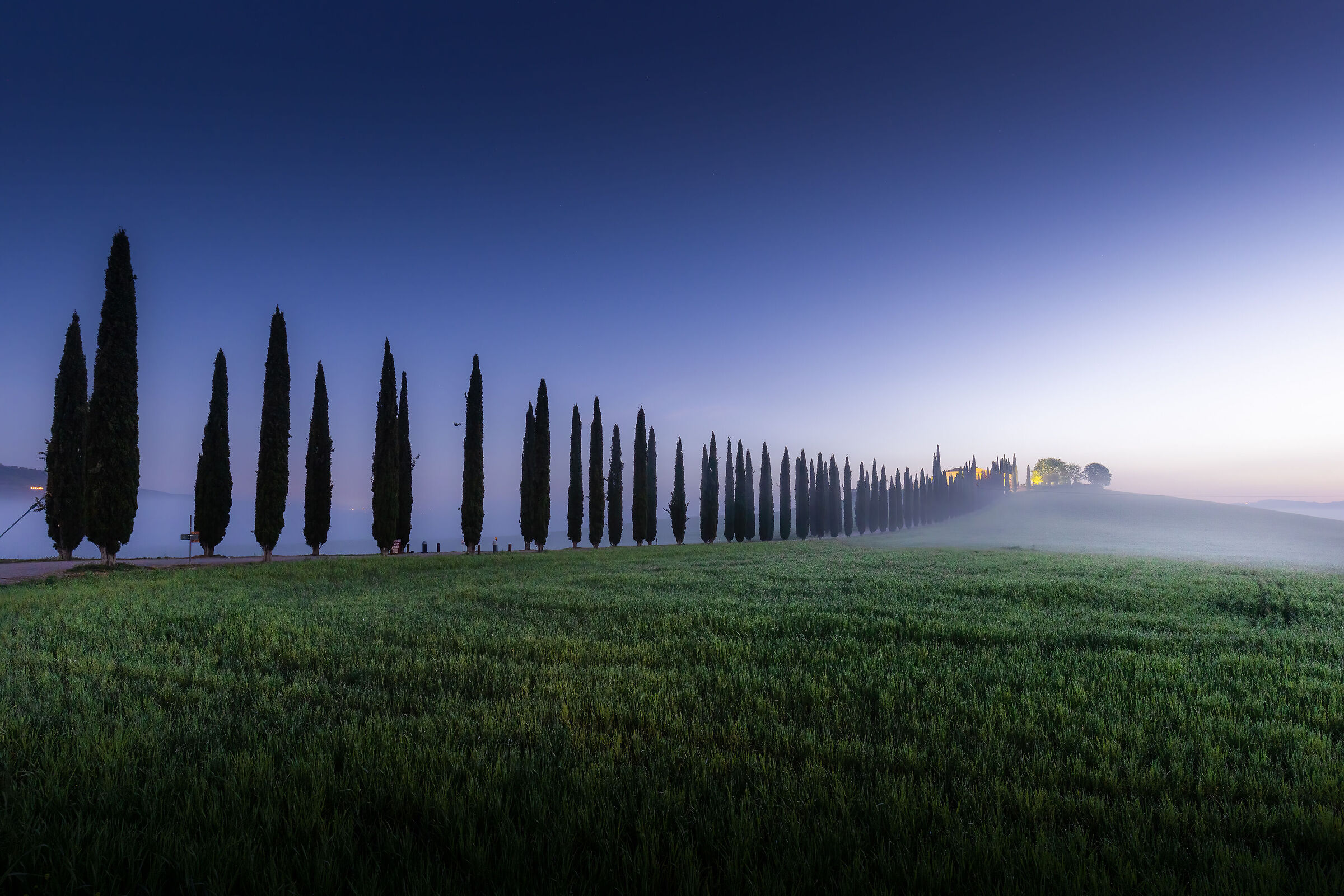 Poggio civili nella foschia mattutina