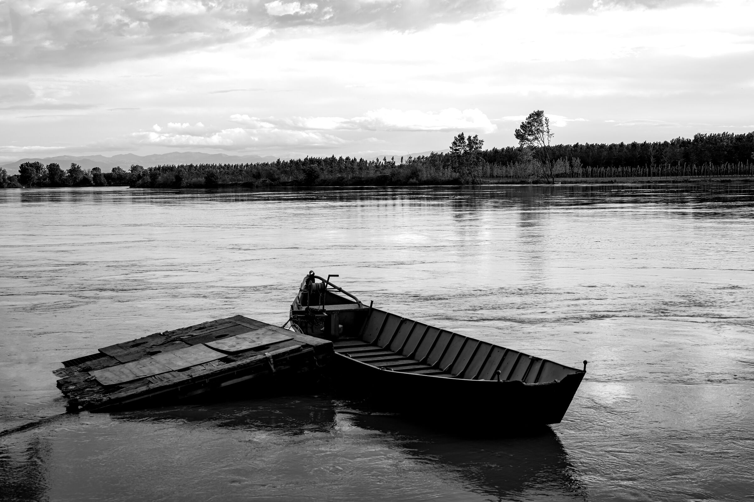 Paesaggio in piena sul grande fiume....
