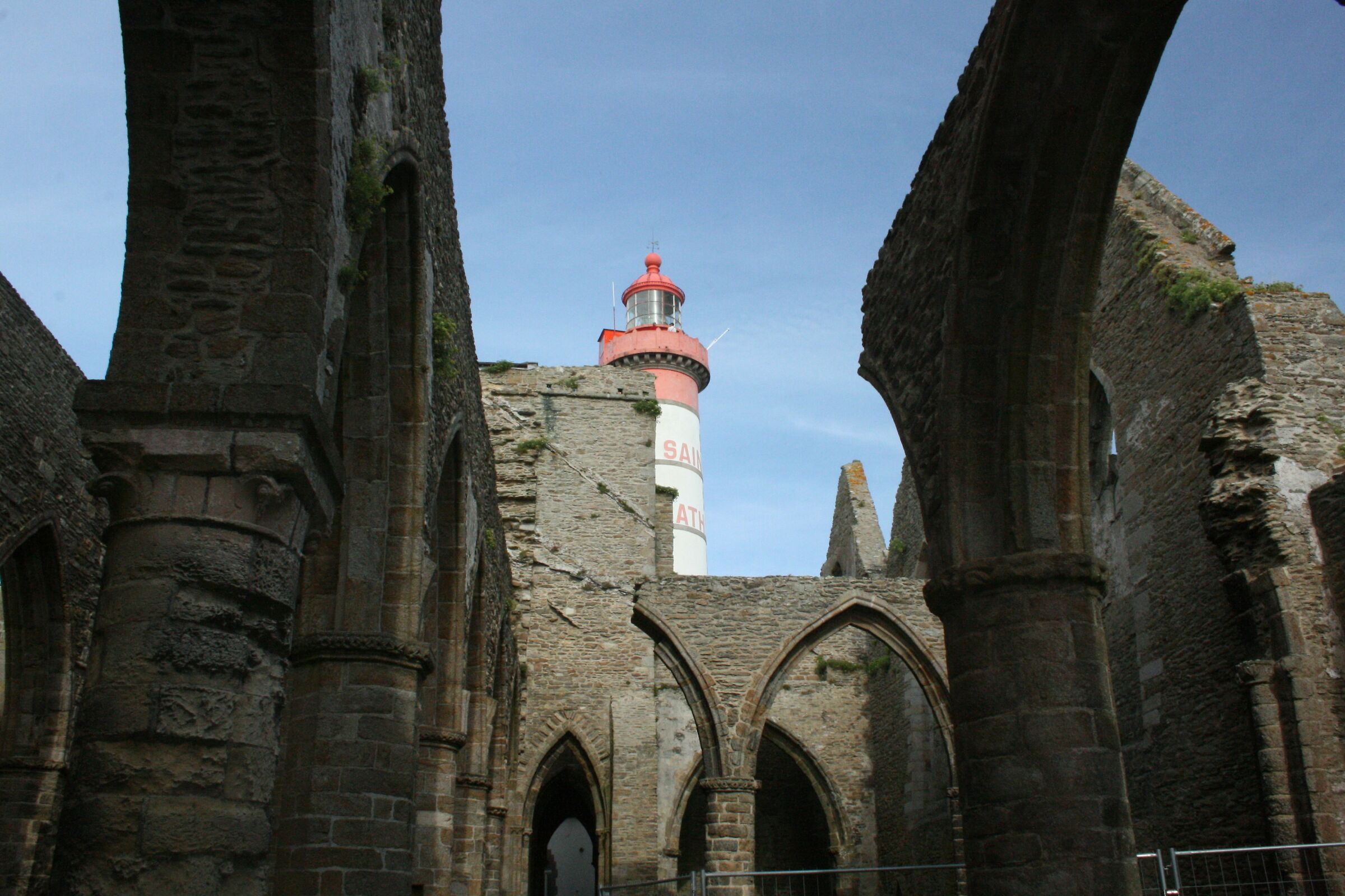 Bretagna il faro e l'abbazia di Pointe Saint-Mathieu