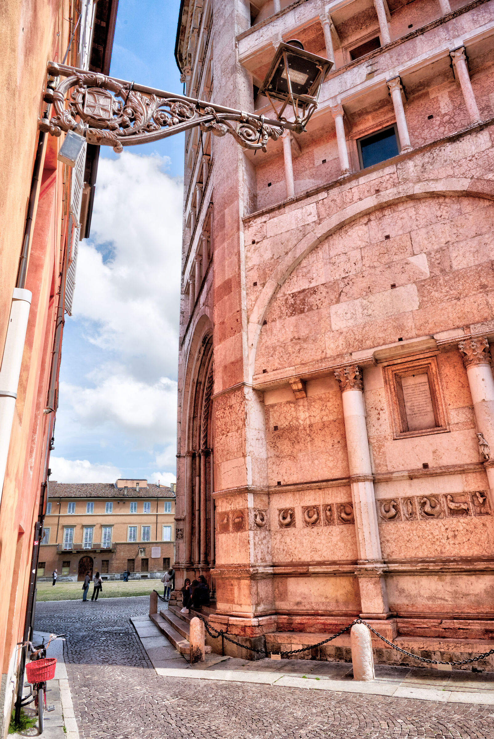 Piazzale del Battistero, Parma