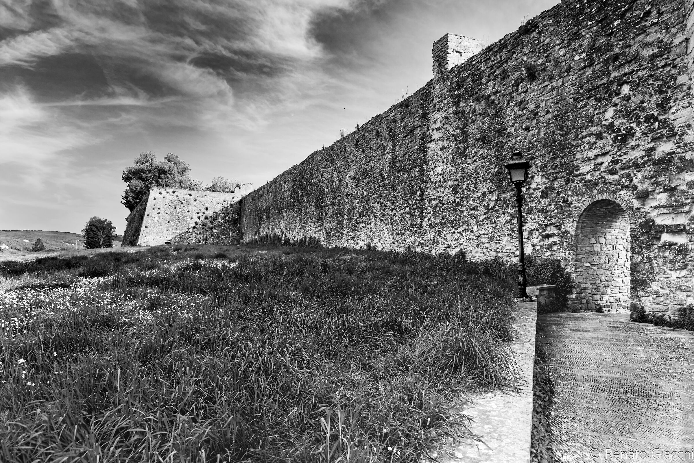 Le Mura da porta Trento Trieste