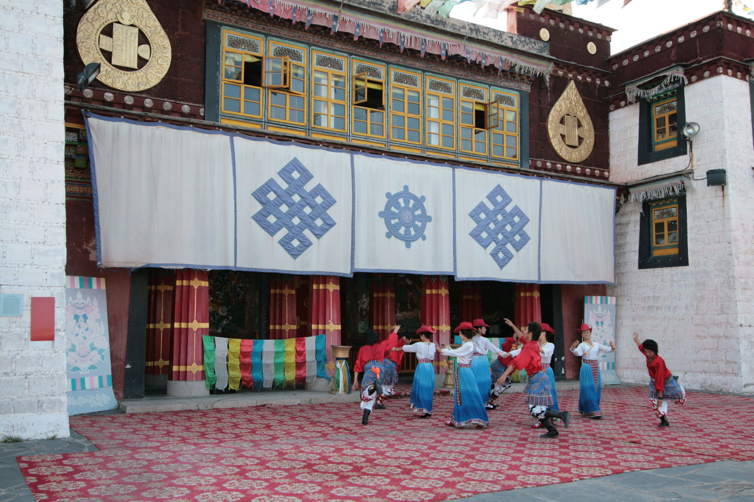 danza folkloristica tibetana