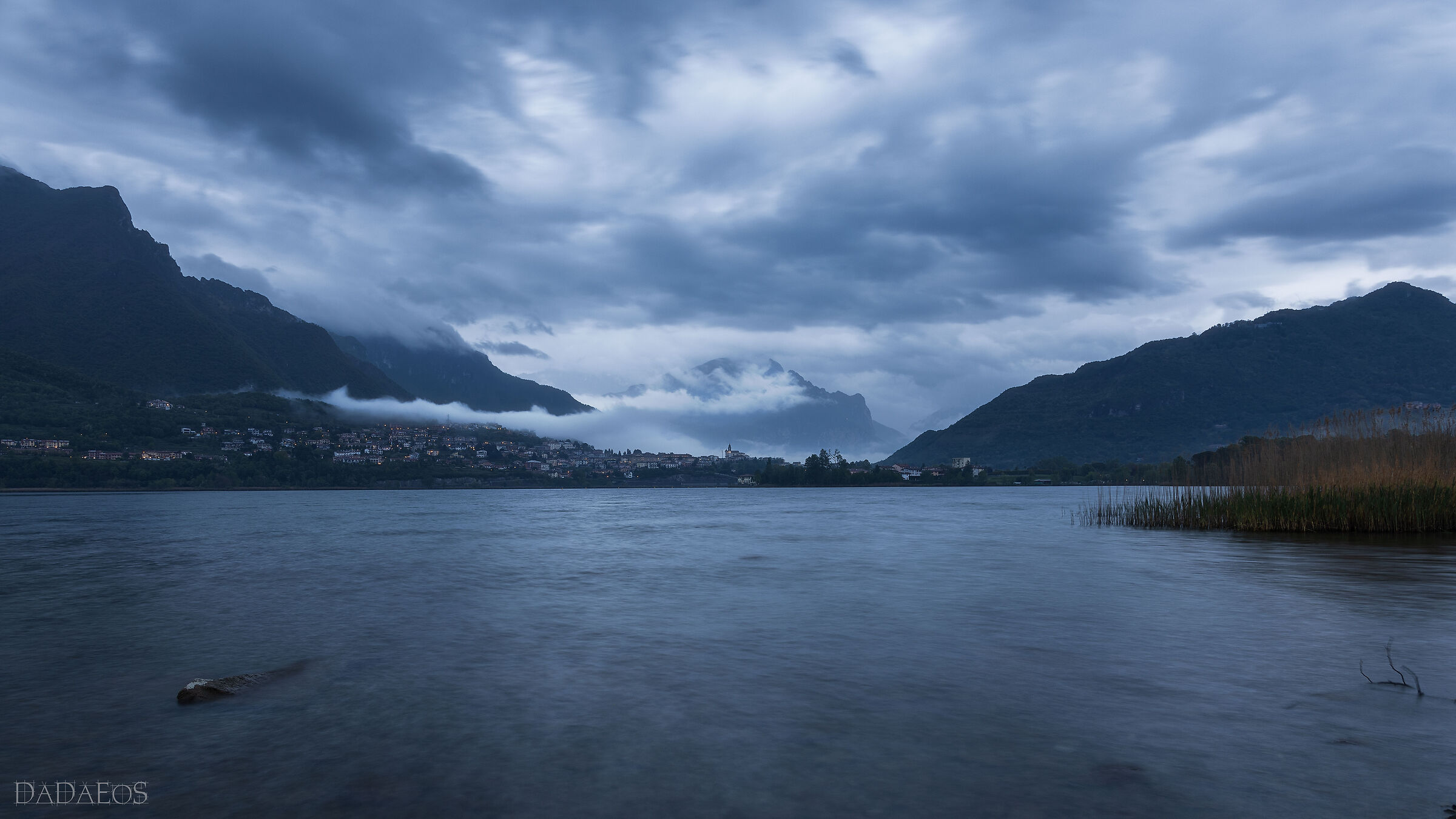 Temporalesca Alba Sul Lago di Annone