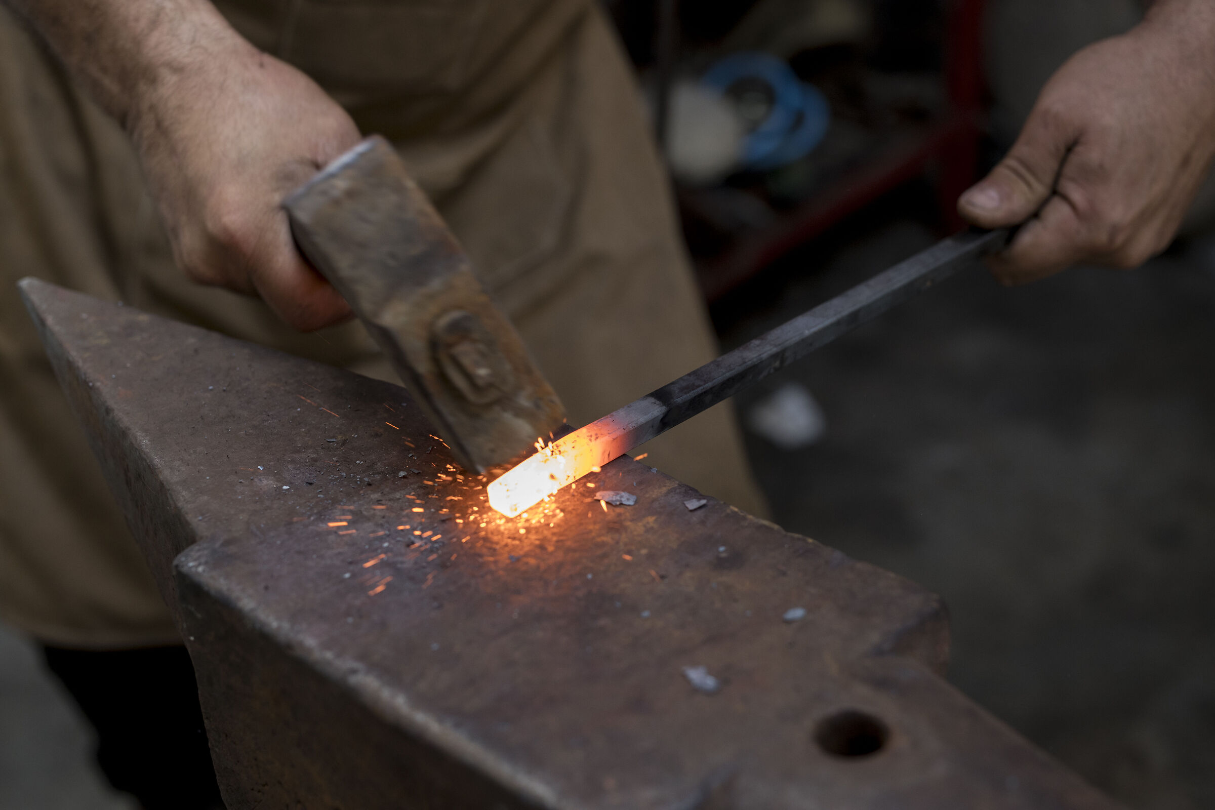 Il fabbro al lavoro