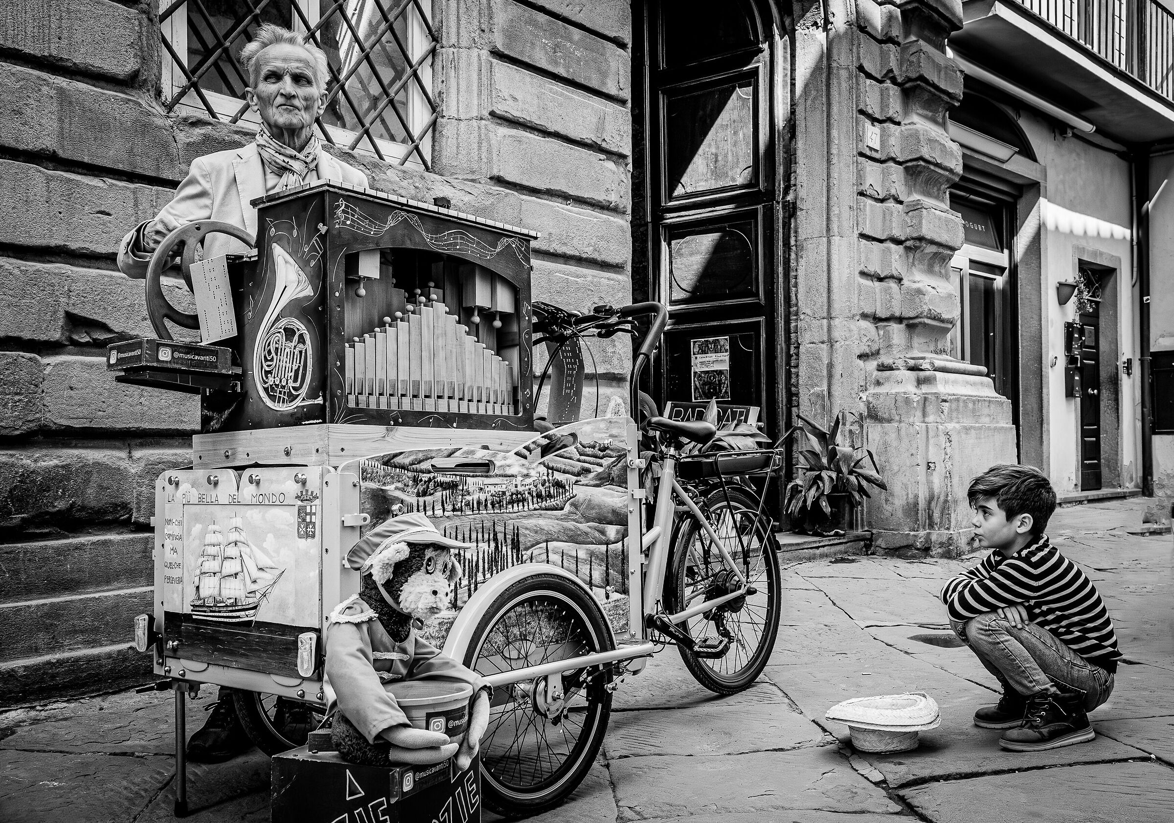 Street music box