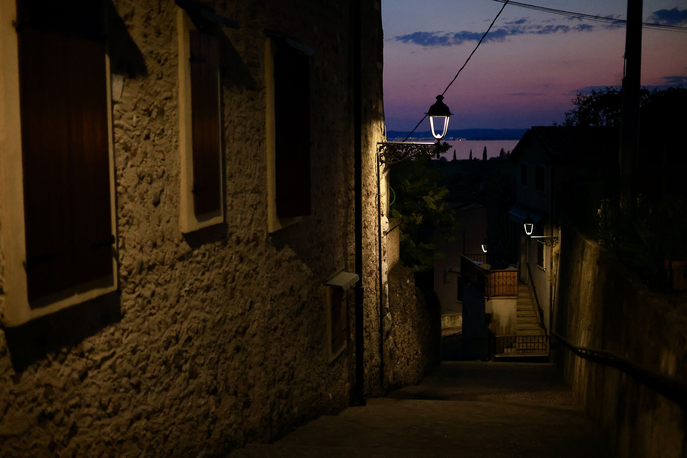 prime luci sul tramonto