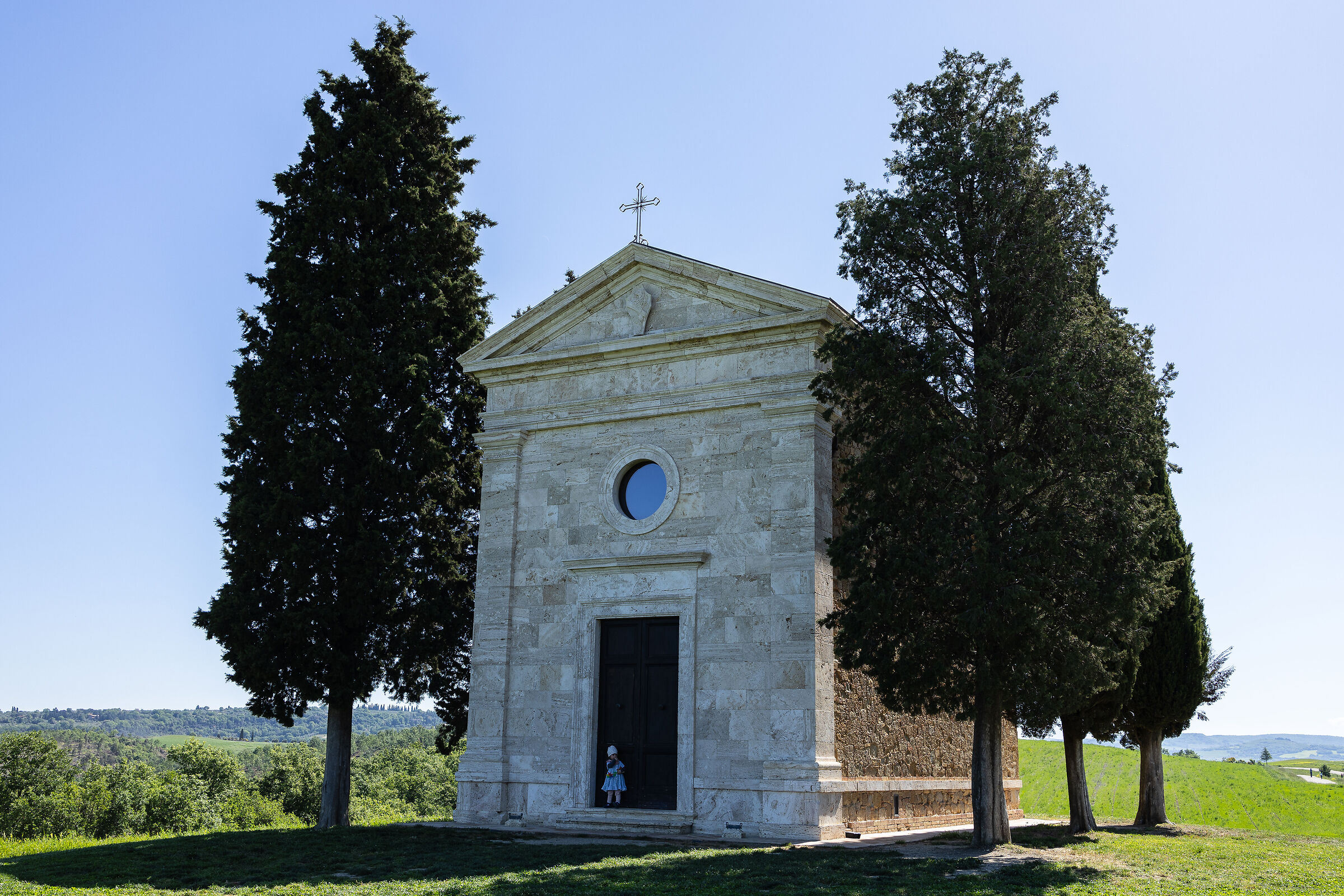 Cappella di Vitaleta (con bambina)