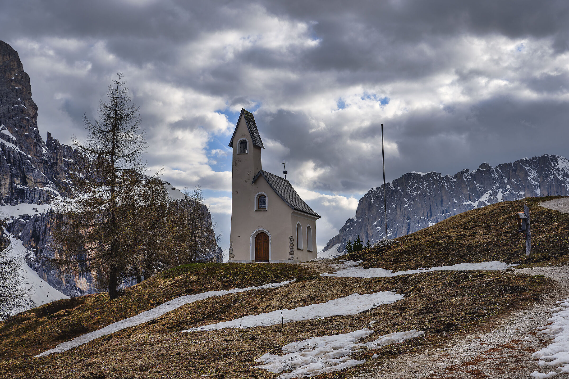 Chiesetta al passo Gardena