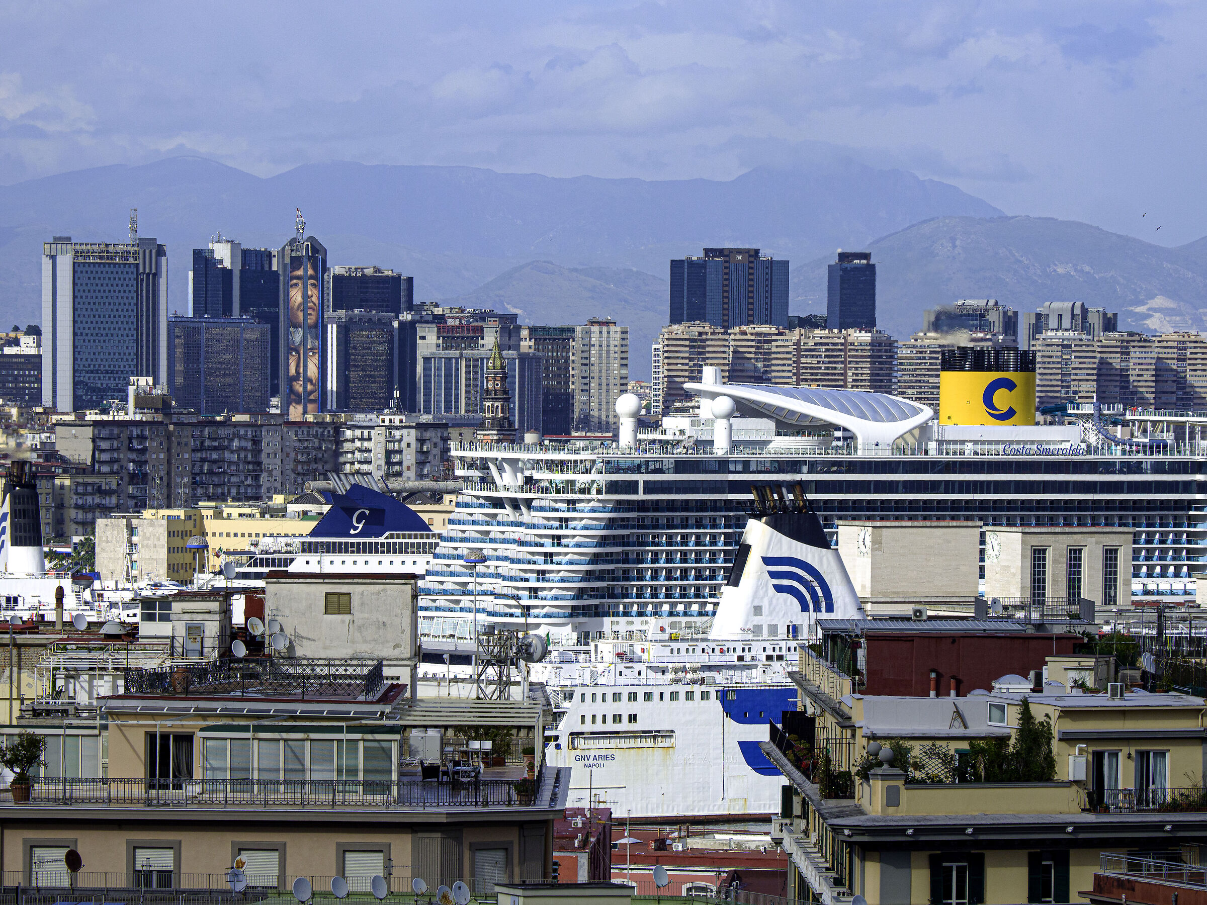 Napoli -  Insolito panorama...