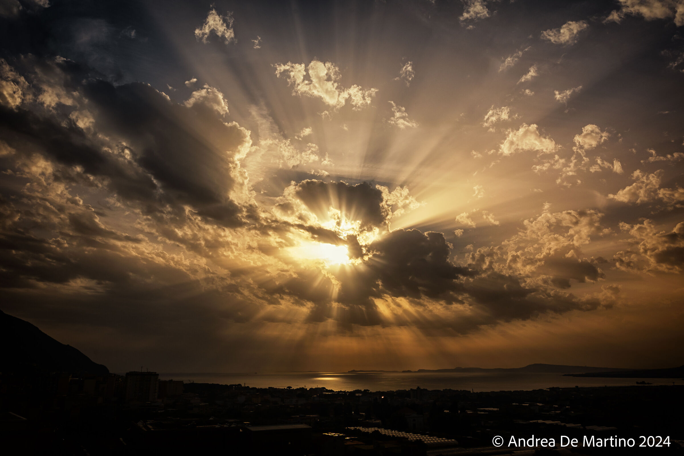 Sul golfo l'occhio di Dio