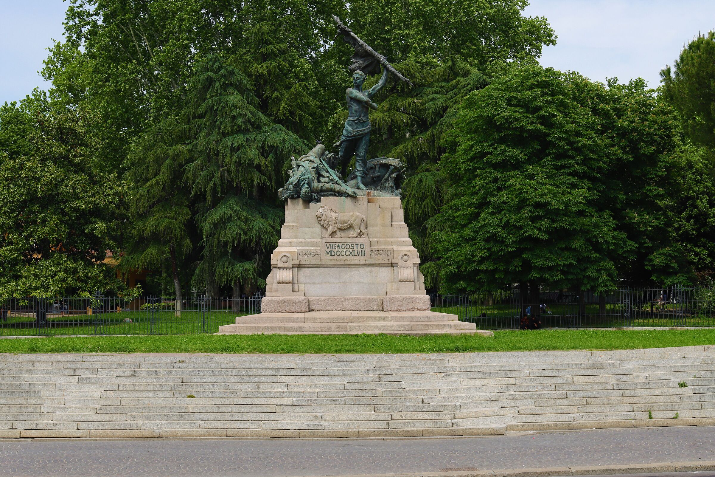 Bologna: Statua di Parco della Montagnola