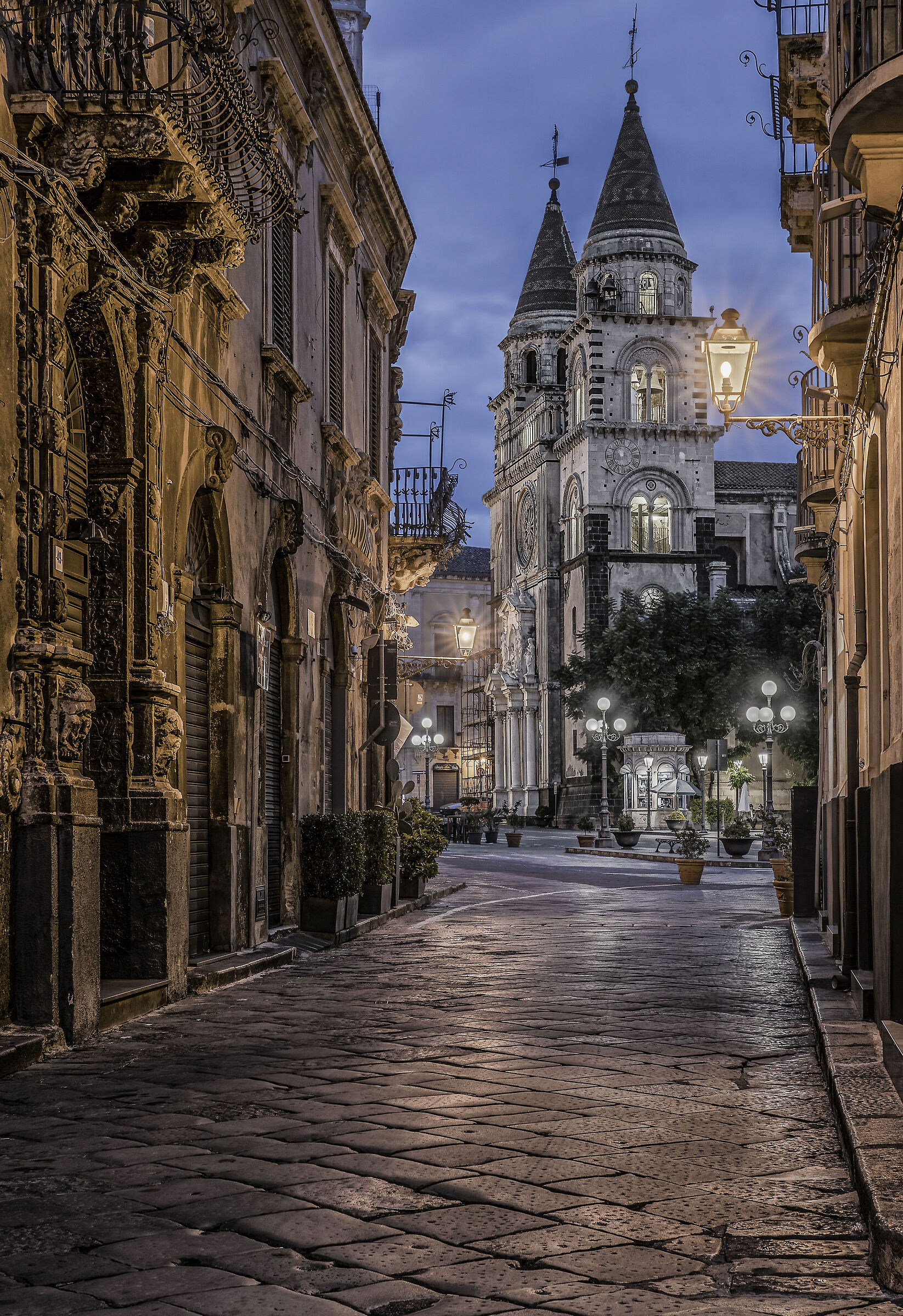 Il Duomo di Acireale visto da via Davì