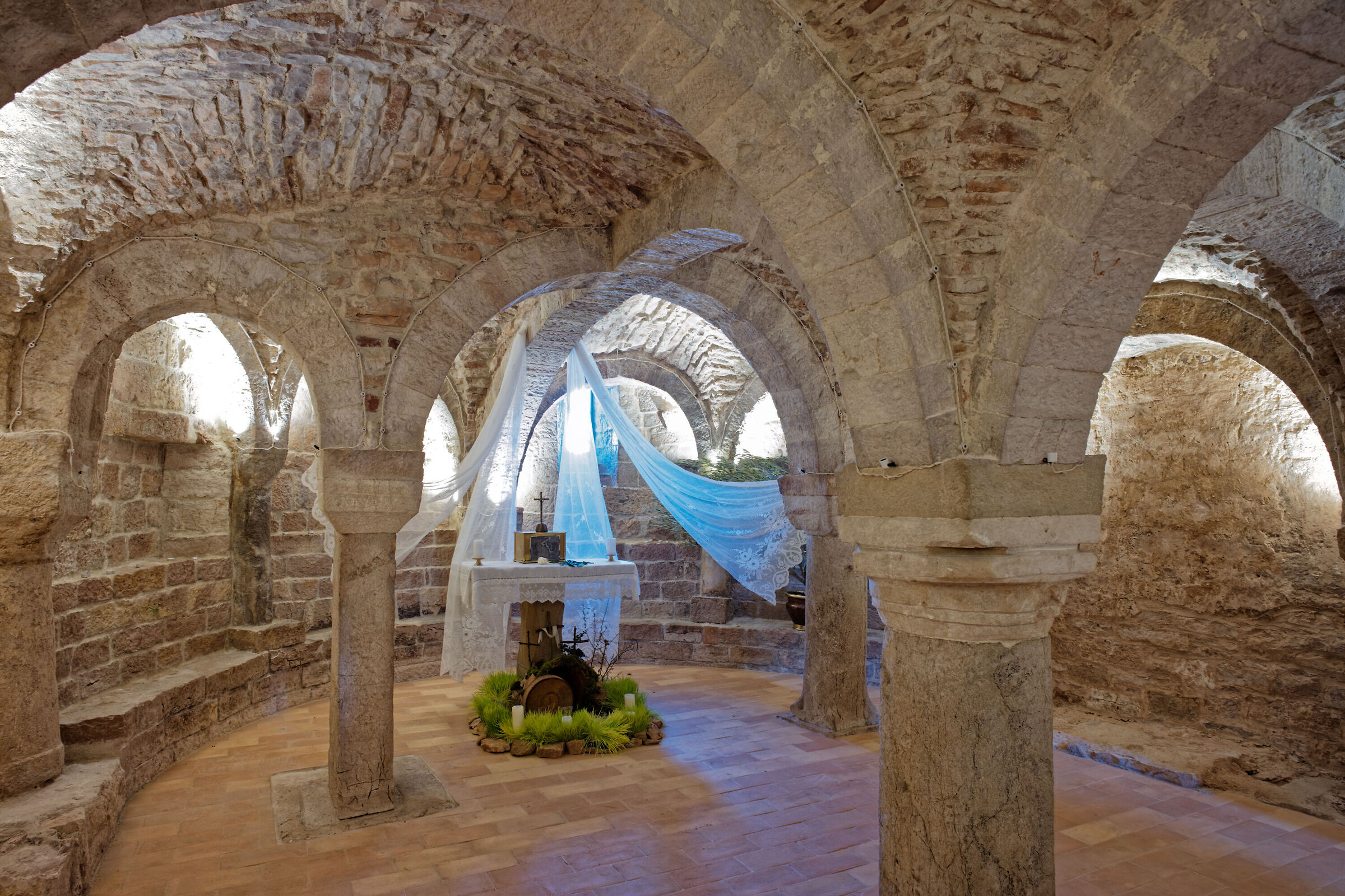 Crypt of S. Maria di Loreto, Mocaiana, Gubbio