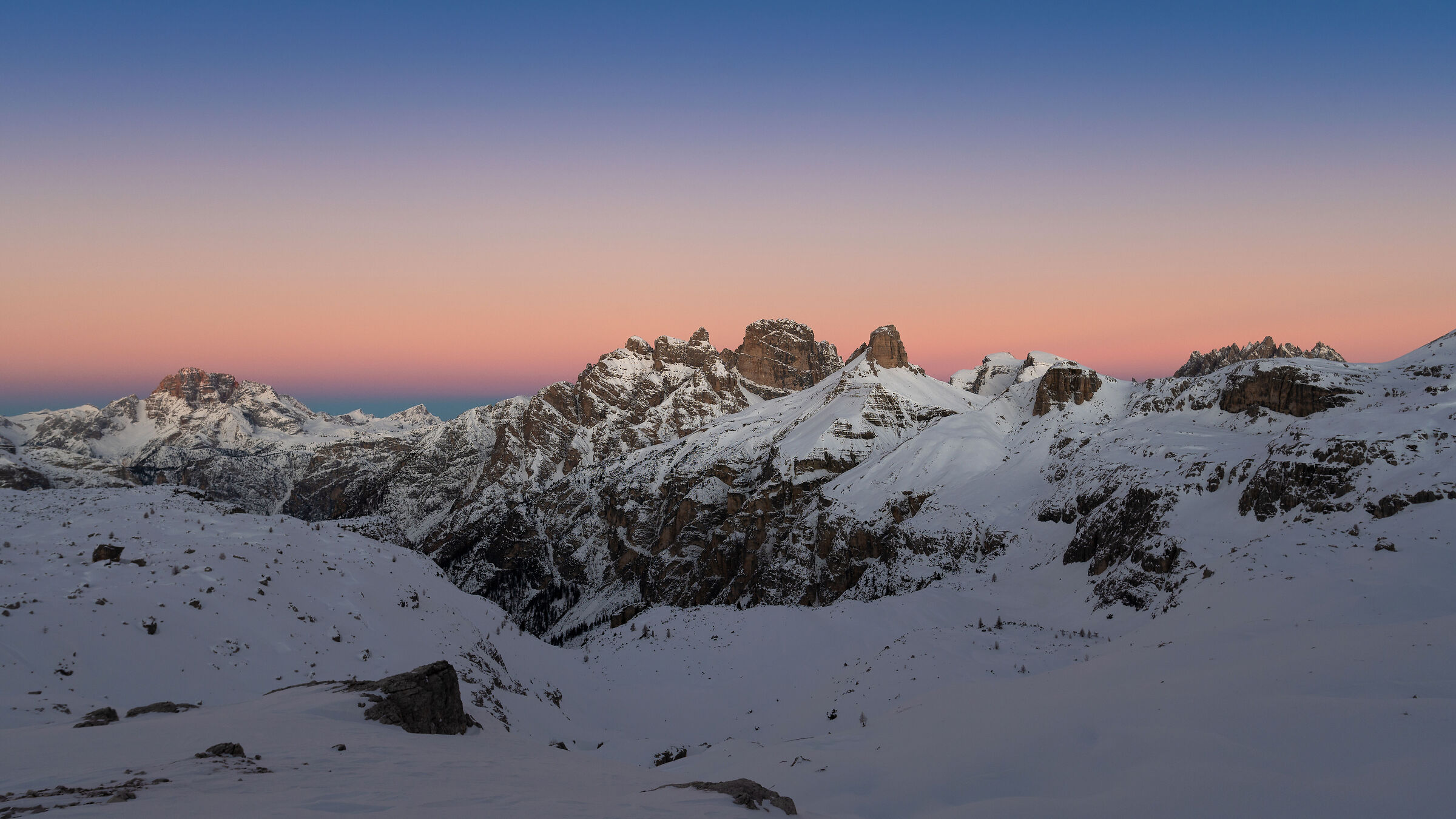 I colori dell' alba sulla Croda dei Rondoi