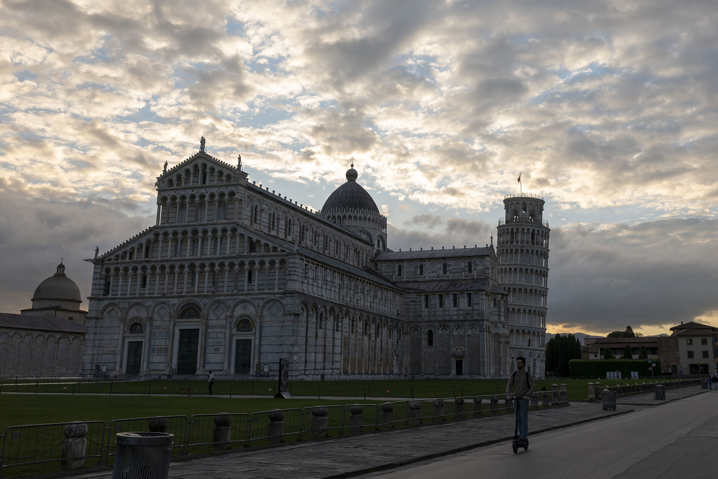 PIAZZA MIRACOLI AT DAWN