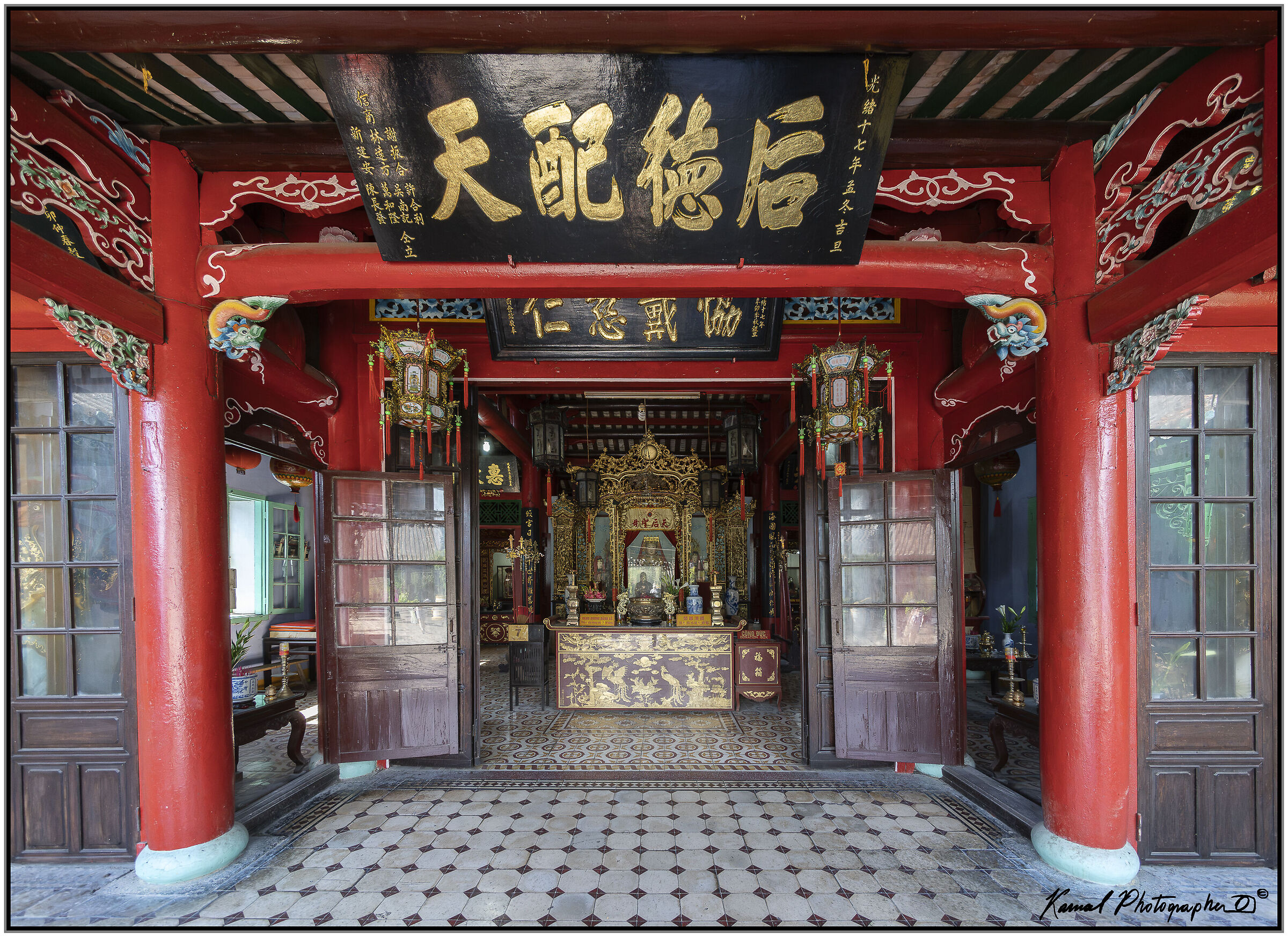 Interior of Hoa Van Le Nghia Temple in Hoi An, Vietnam
