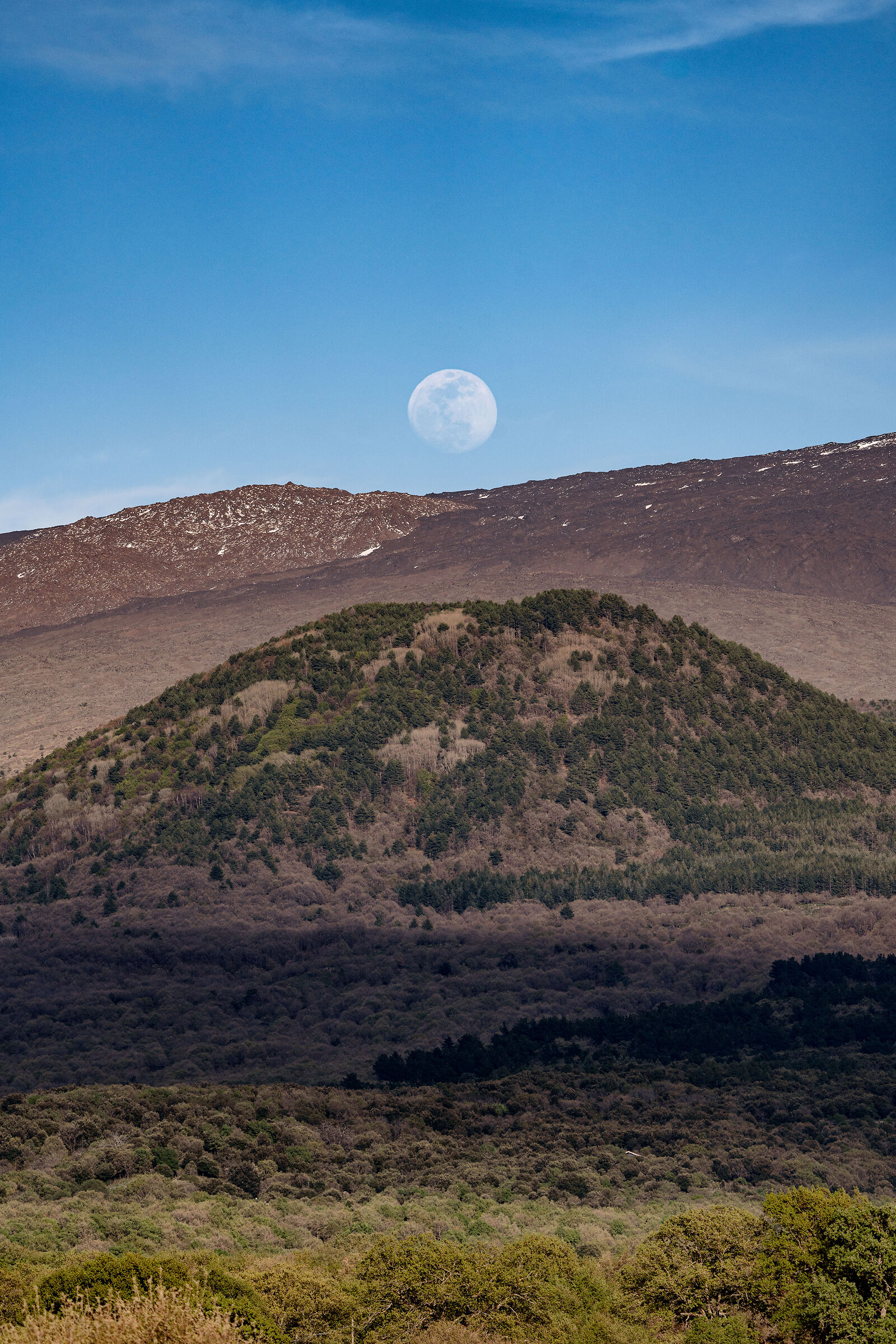 Luna Sorgente sull'Etna